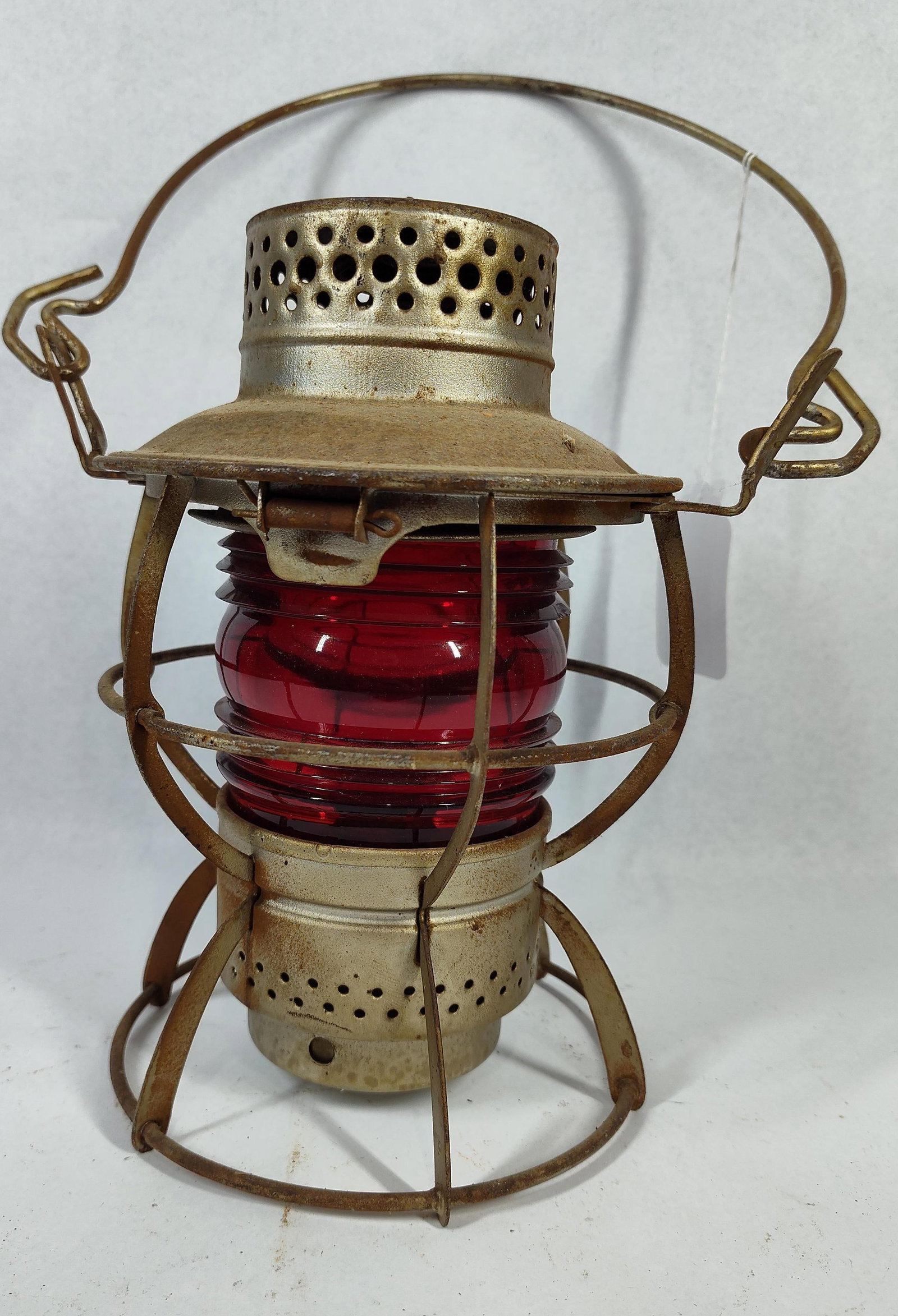 Dressel Railroad Lantern w/ Red Fresnel (1 of 4)