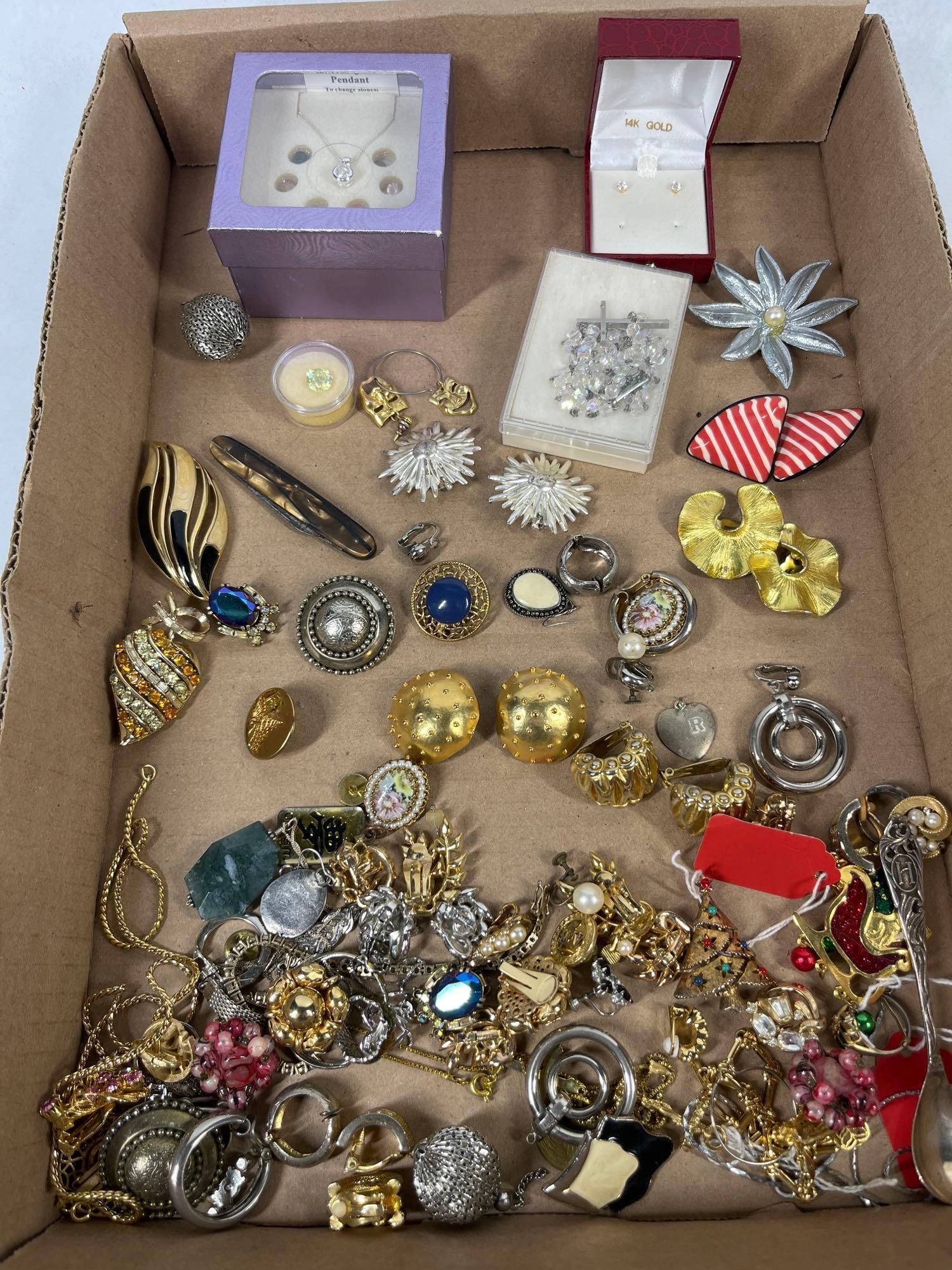 Estate & Costume Jewelry w/ 14K Set: A collection of estate and costume jewelry featuring boxed sets, loose earrings, brooches, and necklaces. The lot includes a pair of 14 karat gold stud earrings featuring round-cut clear stones in fou