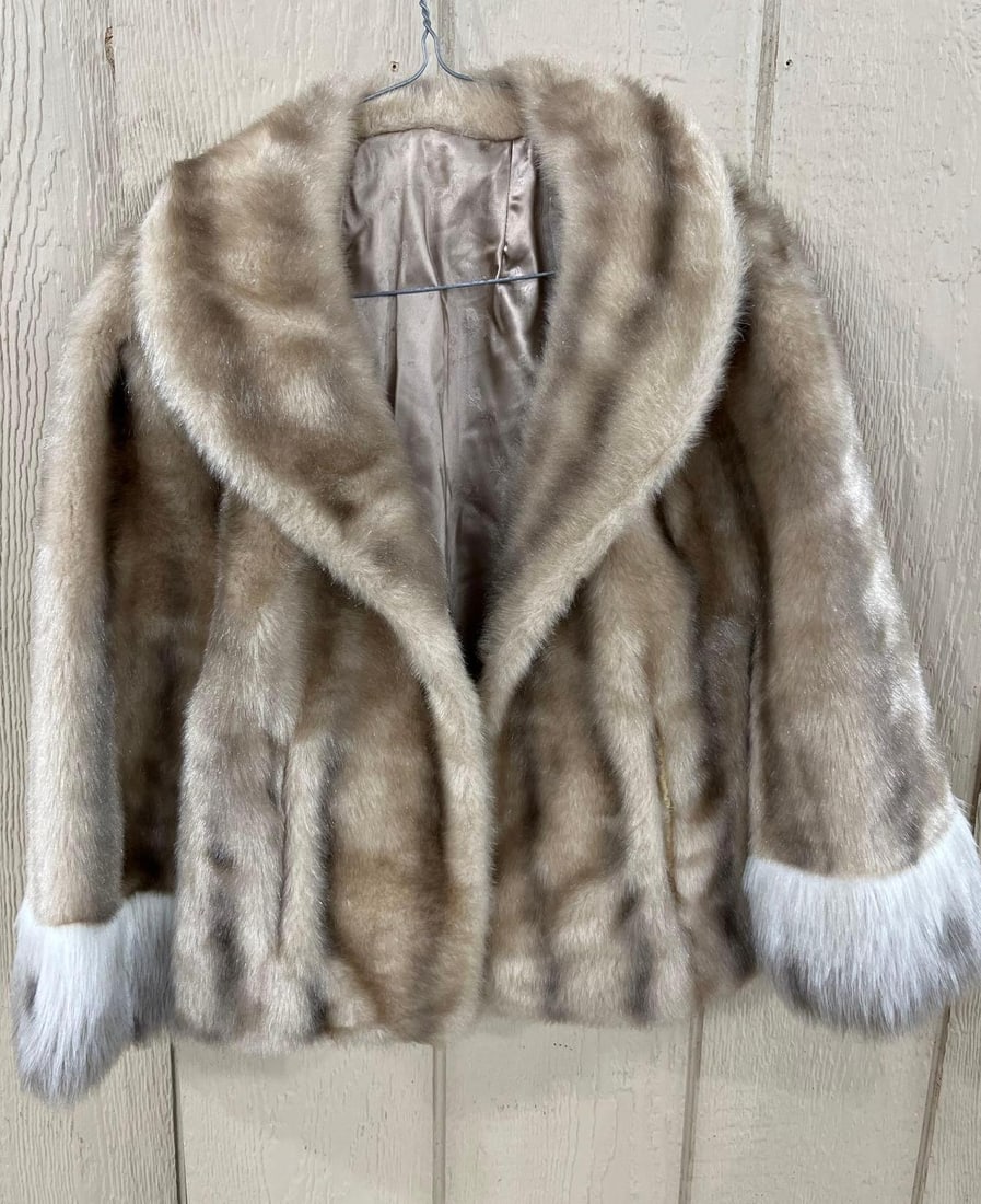 Regina Glenara Vtg Faux Fur Cape Coat: This vintage faux fur garment is from the Regina Glenara line by Glenoit. The piece is designed in a cape-style silhouette featuring integrated wide sleeves and an oversized shawl collar. The body of