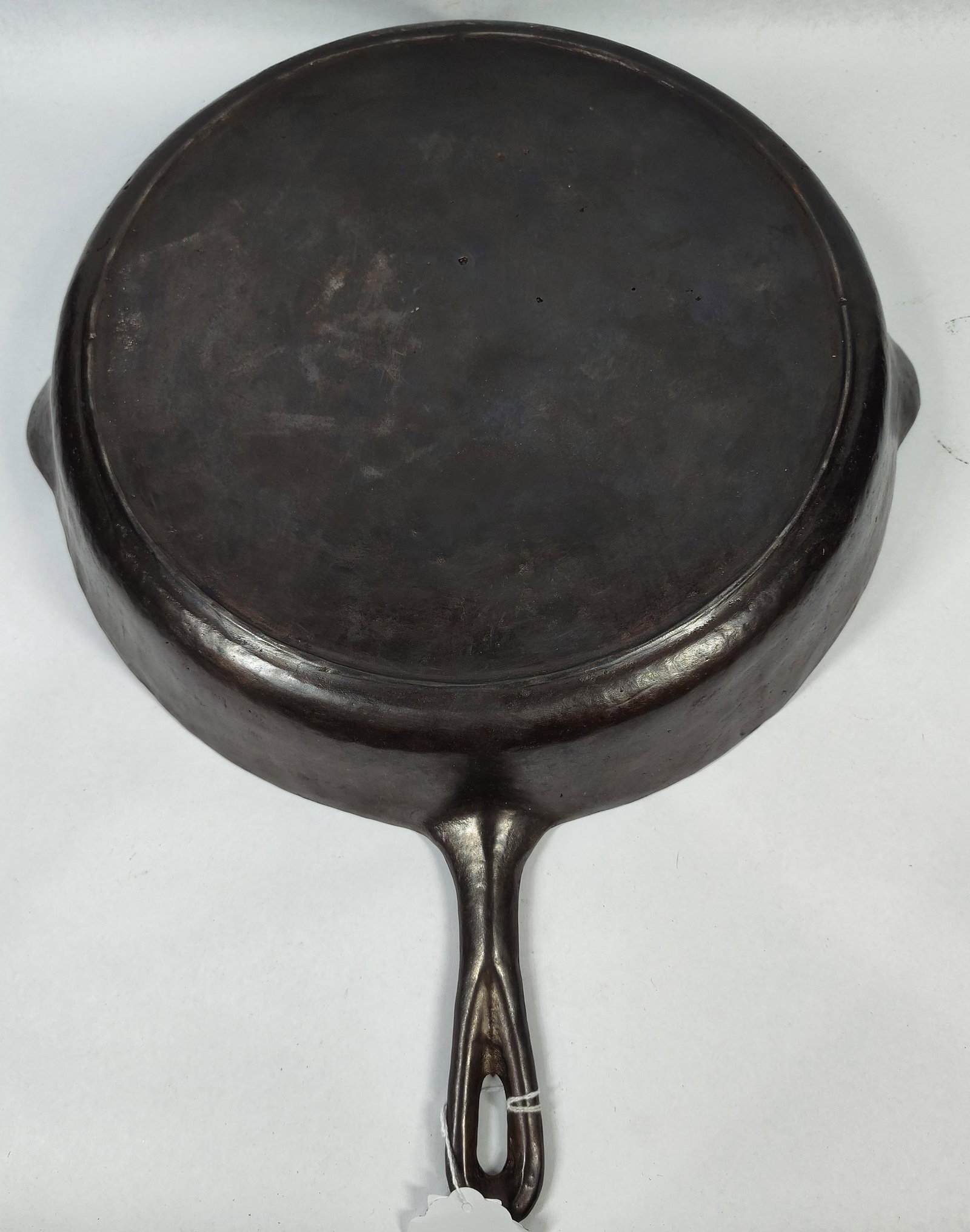 Unmarked Cast Iron Skillet w/ Heat Ring (1 of 3)