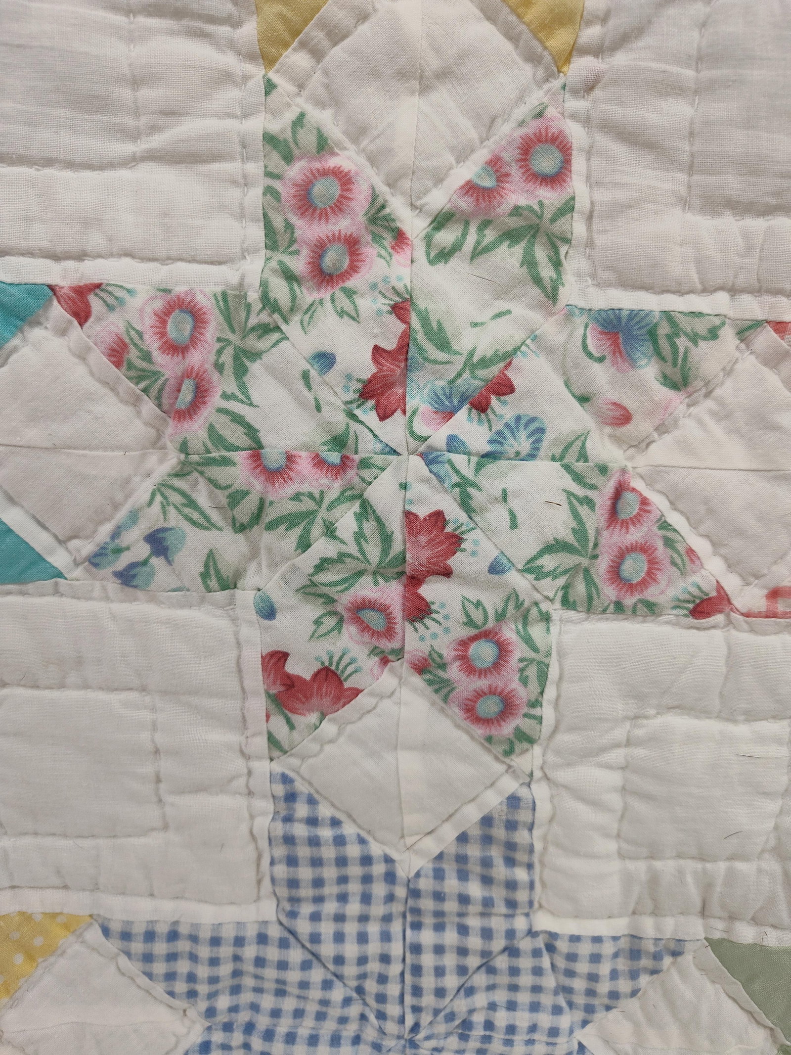 Vtg LeMoyne Star Patchwork Quilt (1 of 5)