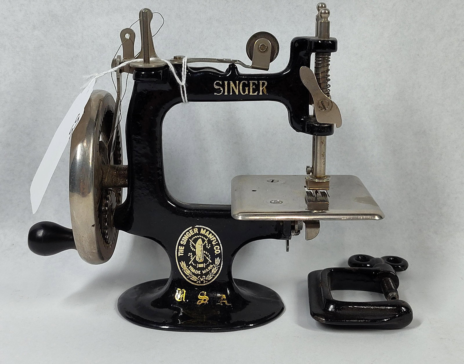 Singer Model 20 Sewhandy Sewing Machine (1 of 6)