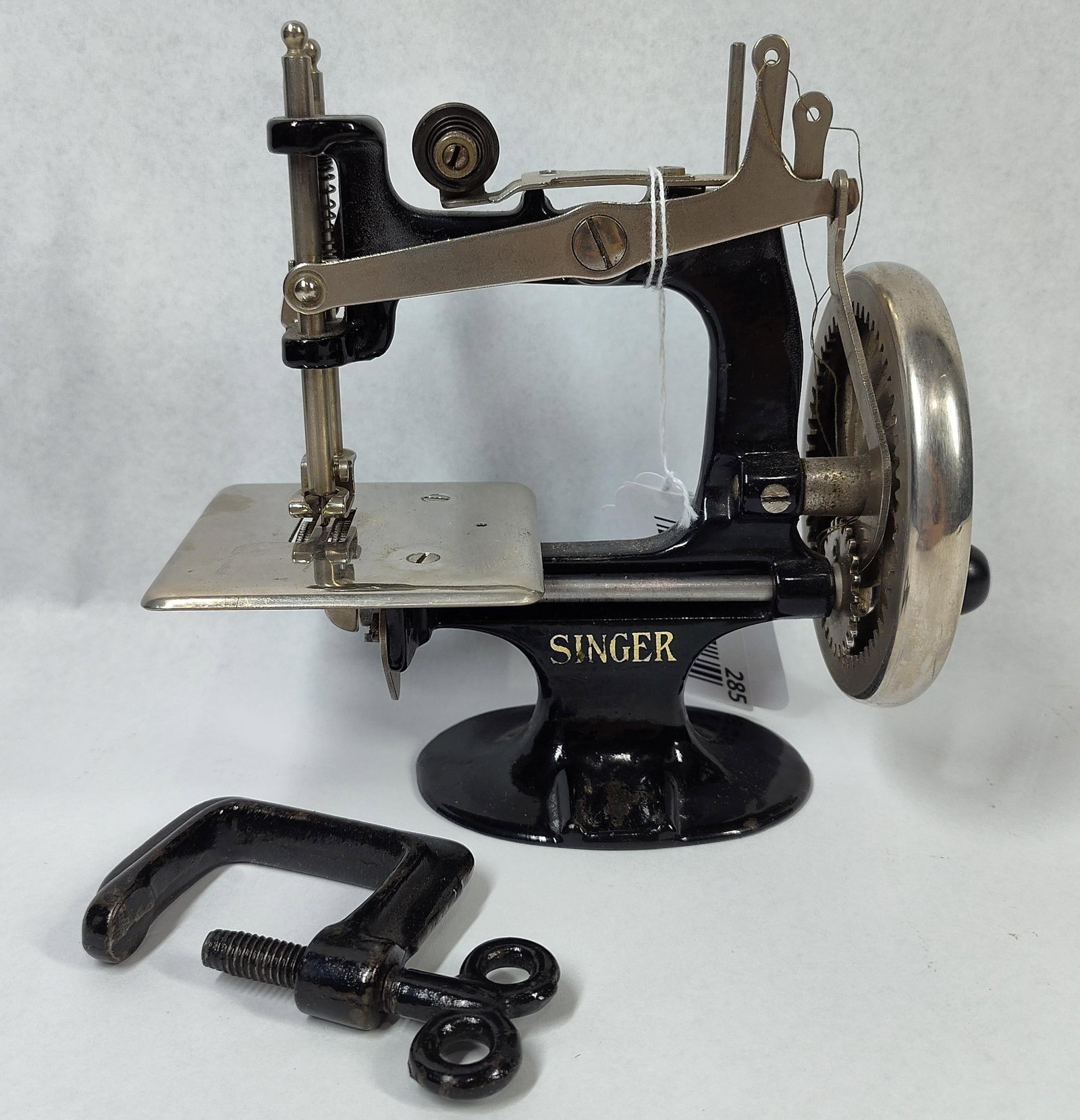 Singer Model 20 Sewhandy Sewing Machine - 2