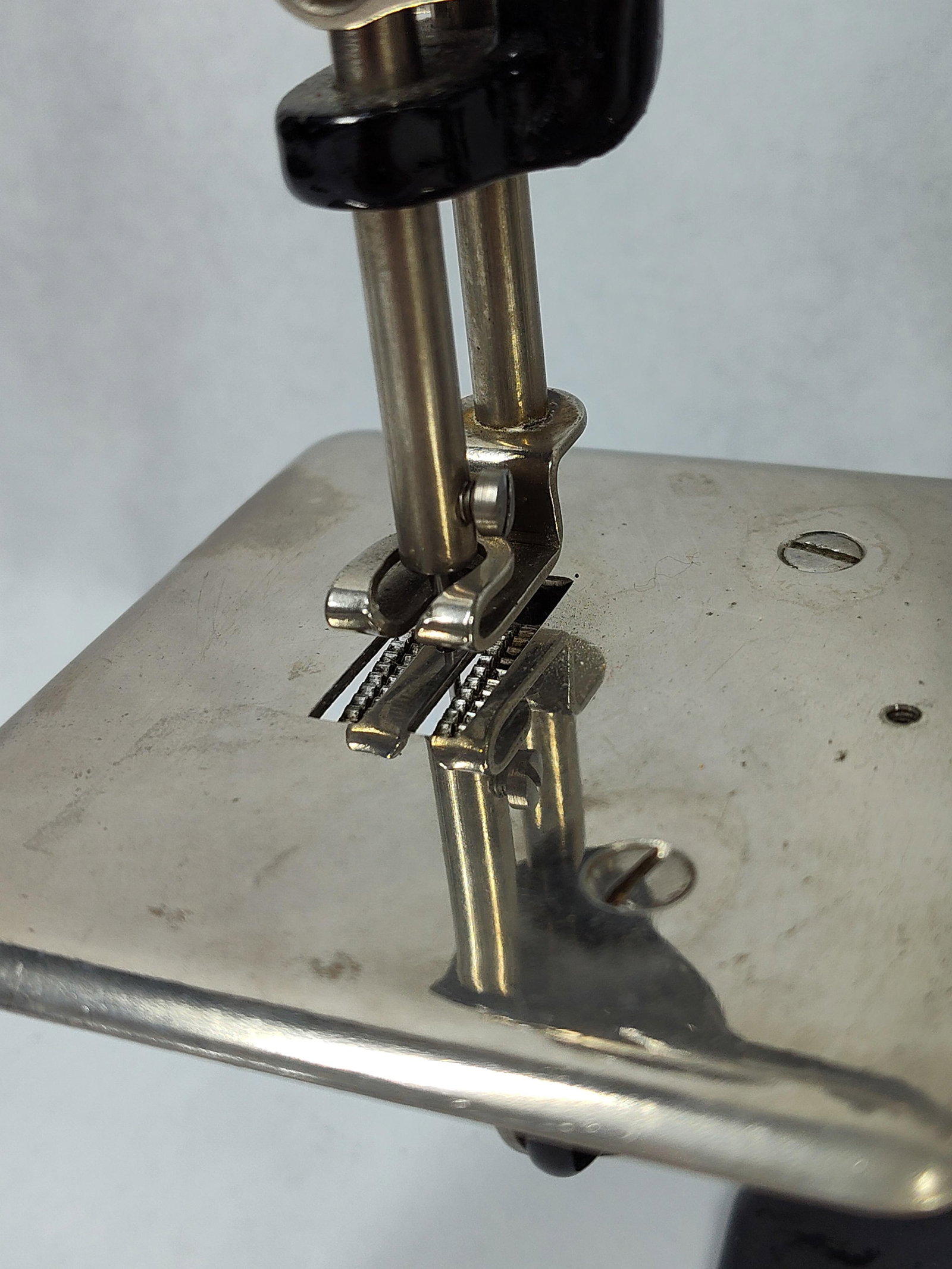Singer Model 20 Sewhandy Sewing Machine - 3