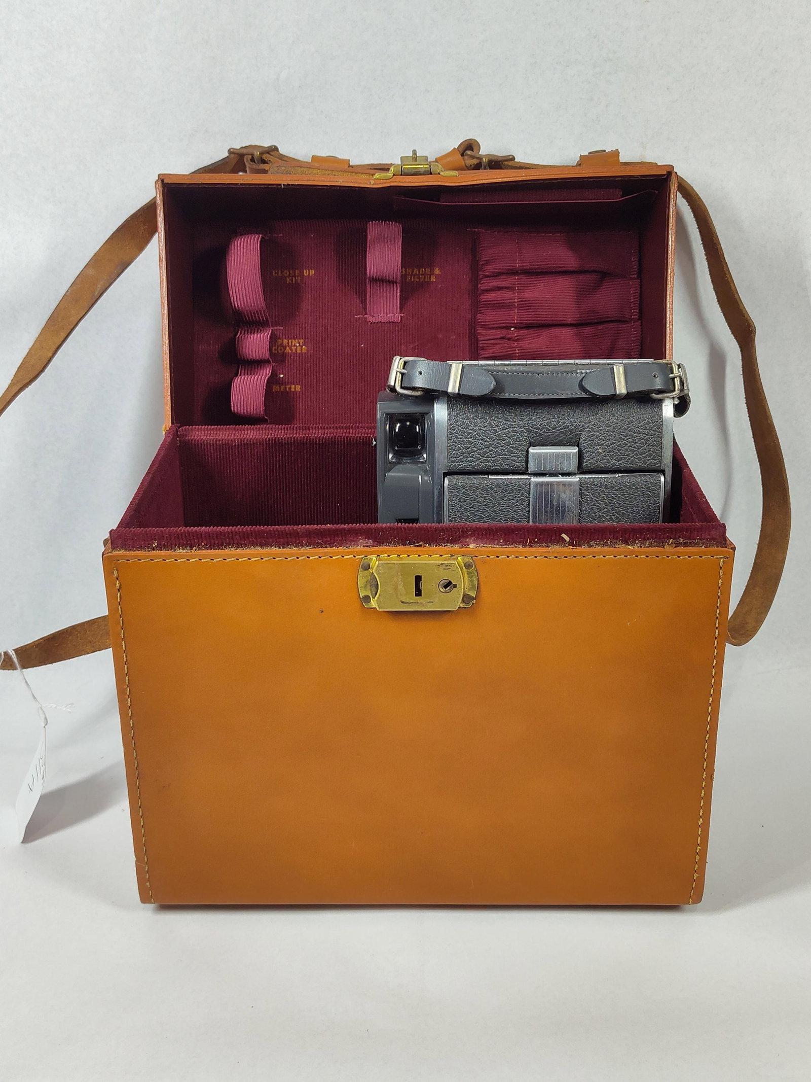 Polaroid 110A Pathfinder Camera w/ Case (1 of 6)