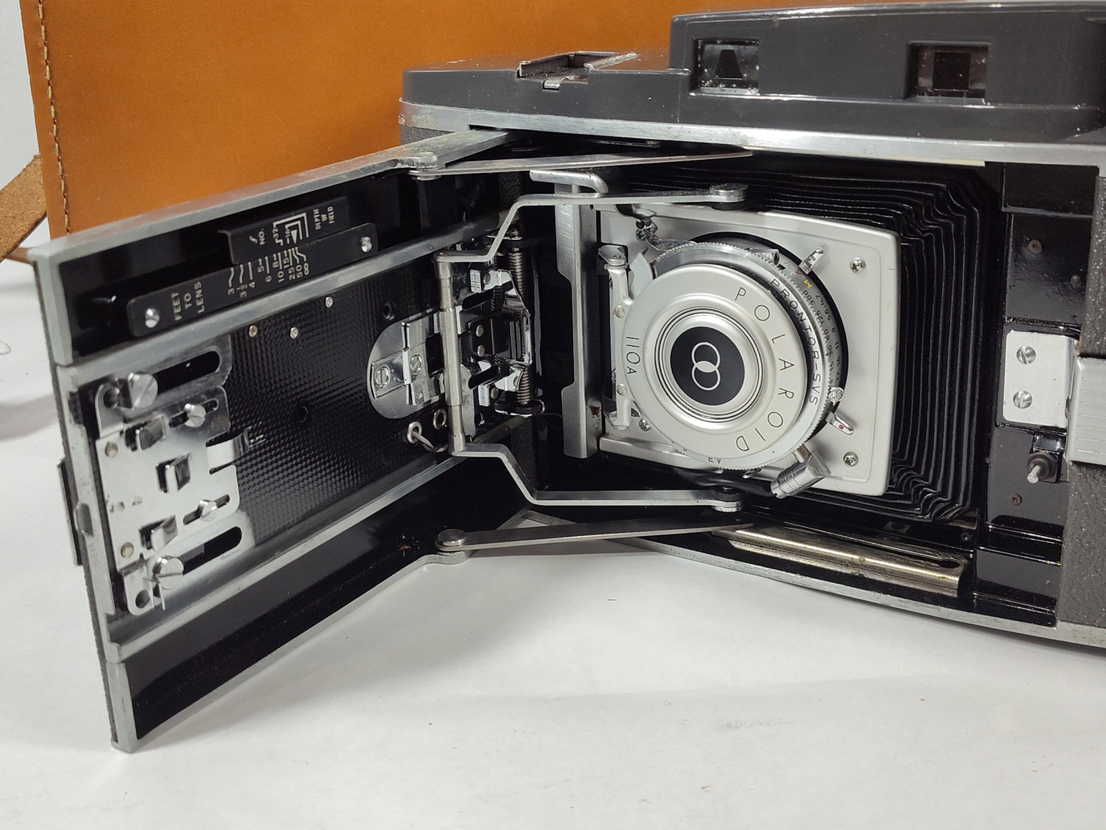 Polaroid 110A Pathfinder Camera w/ Case - 4