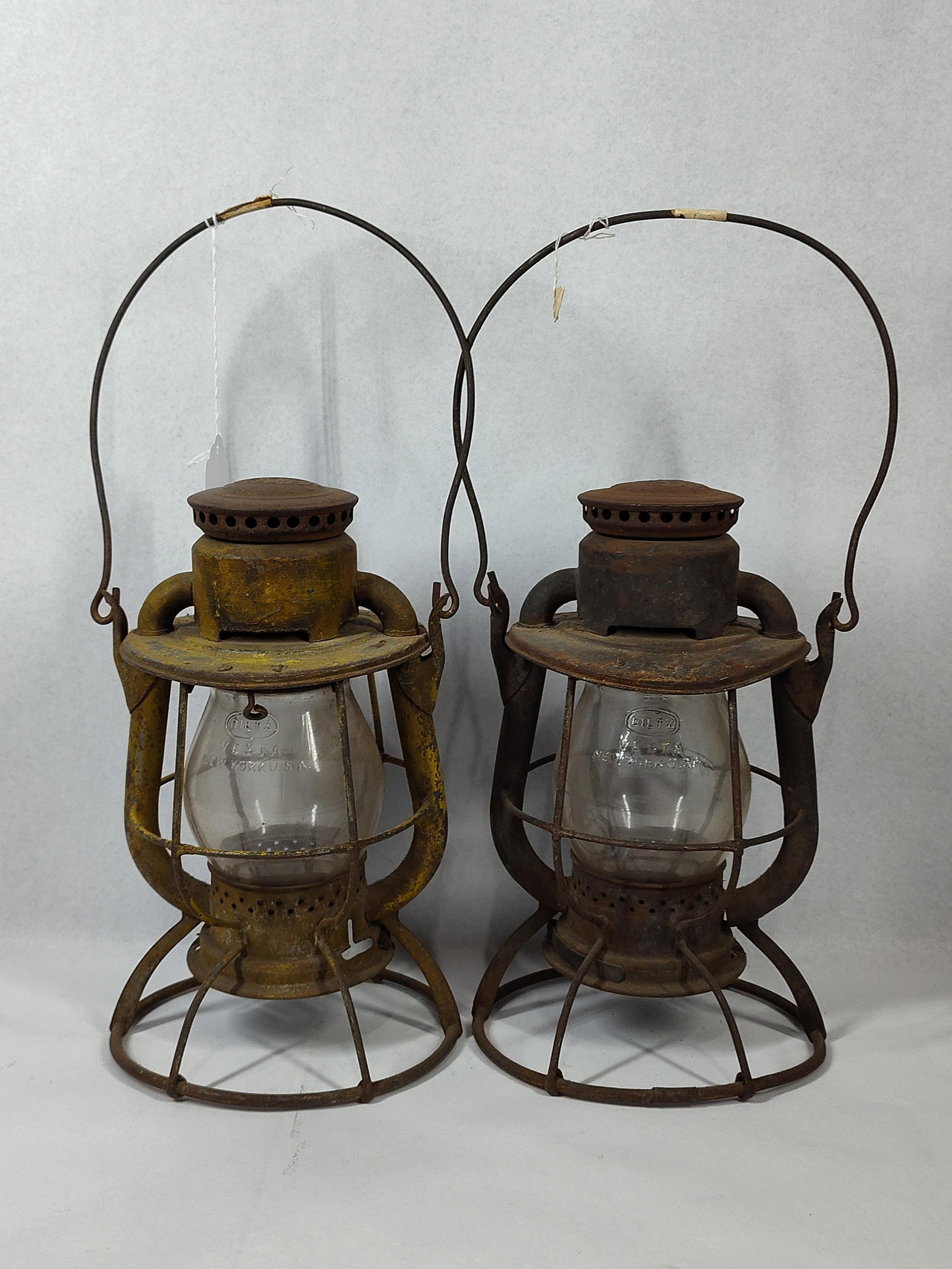 Pair Dietz Vesta NYC Railroad Lanterns (1 of 6)