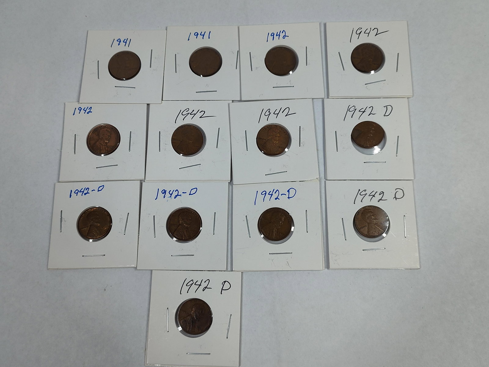 US Lincoln Wheat Cents, 1941-1942: A collection of US Lincoln wheat cents (KM#132) dated 1941 and 1942. This lot includes specimens from the Philadelphia and Denver mints. Each coin features the standard Lincoln Wheat obverse and rever