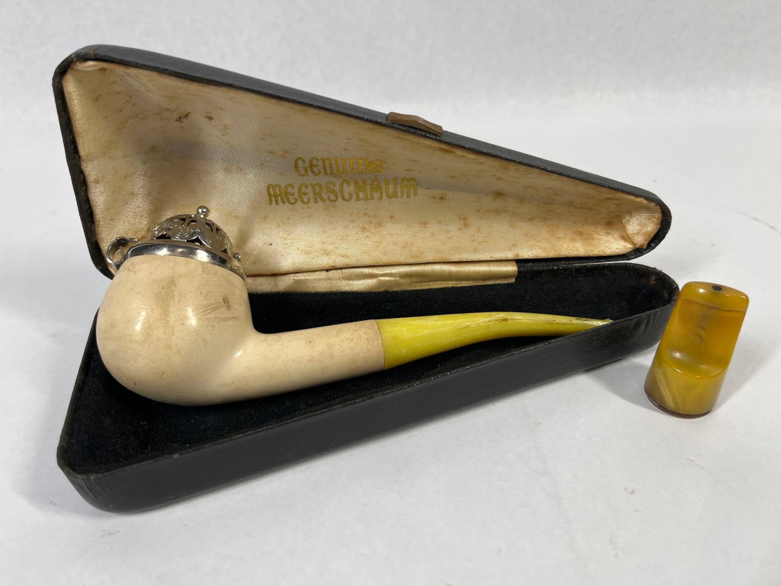 Lidded Meerschaum Pipe w/ Case & Extra (1 of 6)