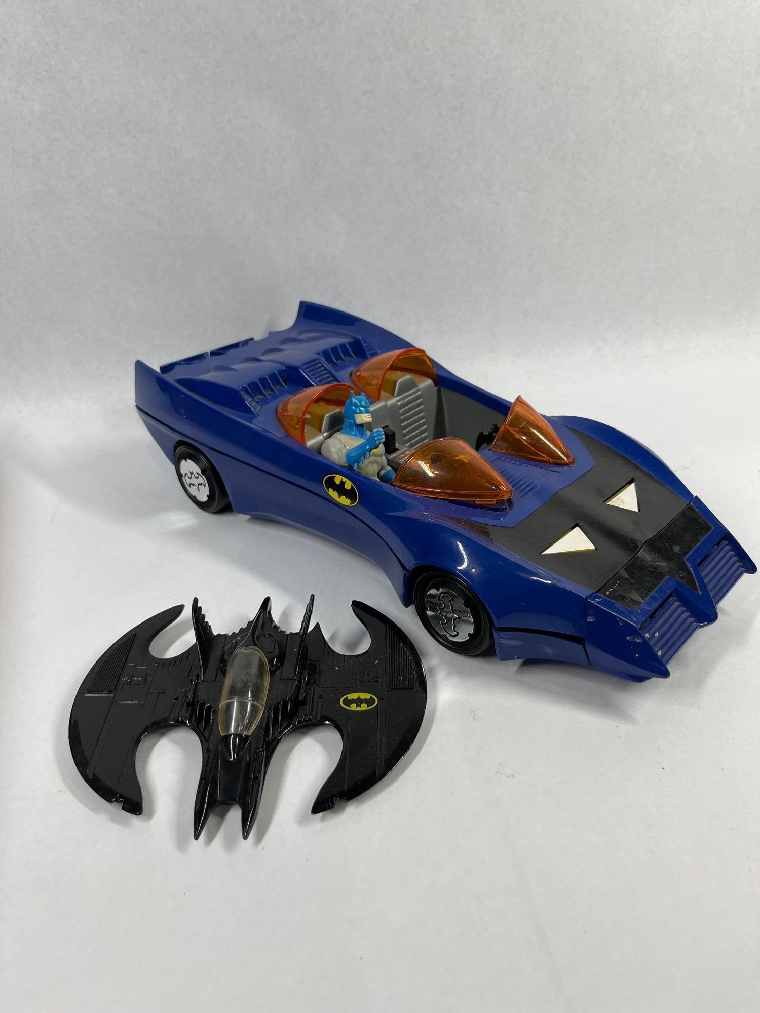 3 Vtg Kenner & Ertl Batman Toys & Fig (1 of 8)