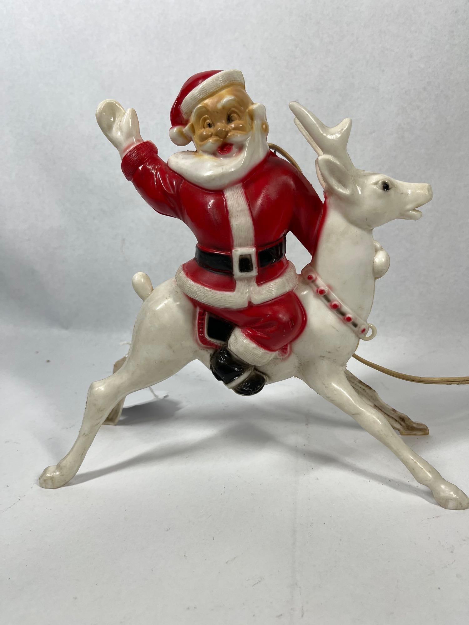 Rosbro Lighted Hi Ho Santa & Reindeer (1 of 4)