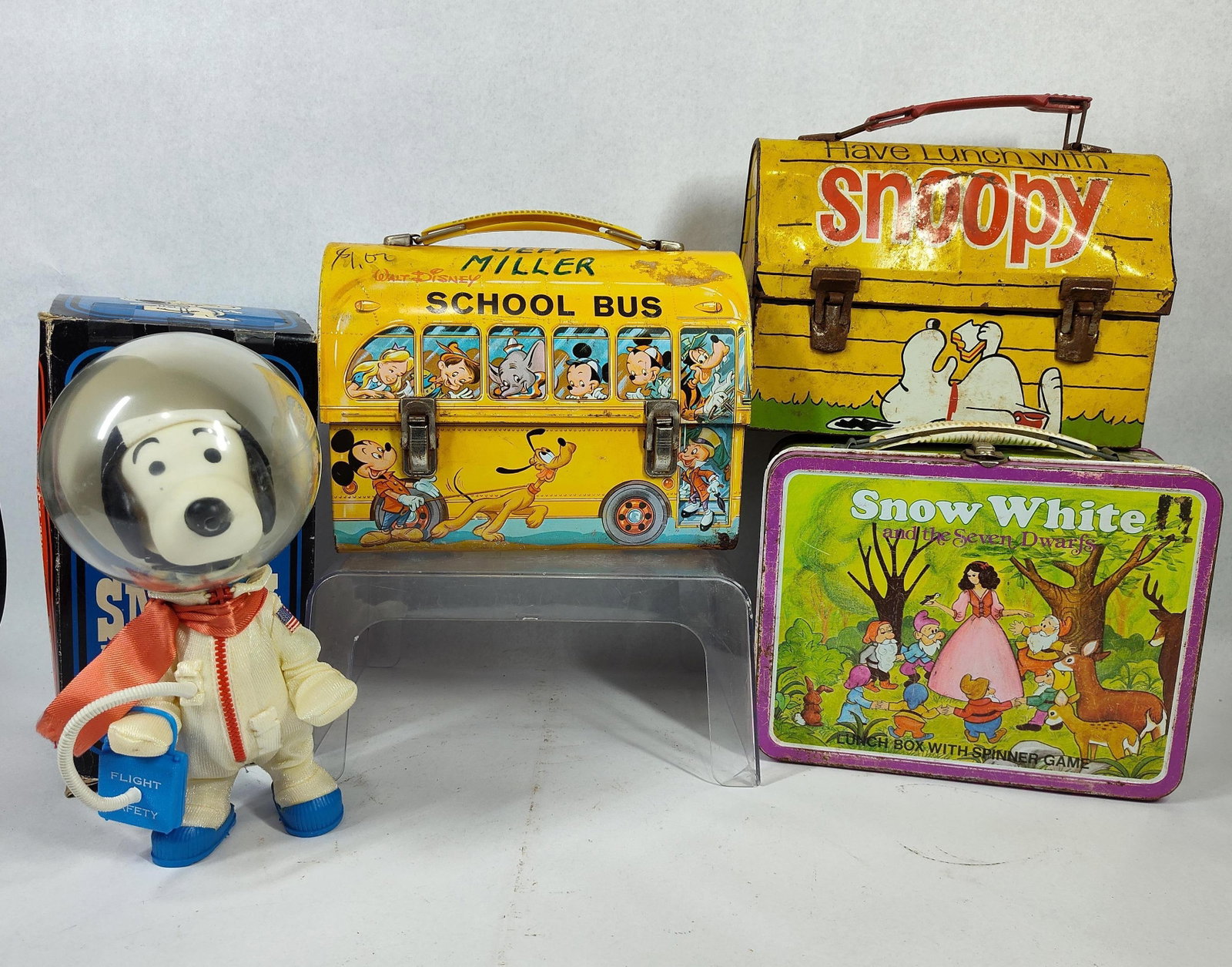 Vtg Peanuts & Disney w/ Snoopy & Tin: This lot comprises a diverse collection of vintage character-themed memorabilia from the late 1960s and 1970s. The focal point is a Snoopy Astronaut Pocket Doll produced by Determined Productions,