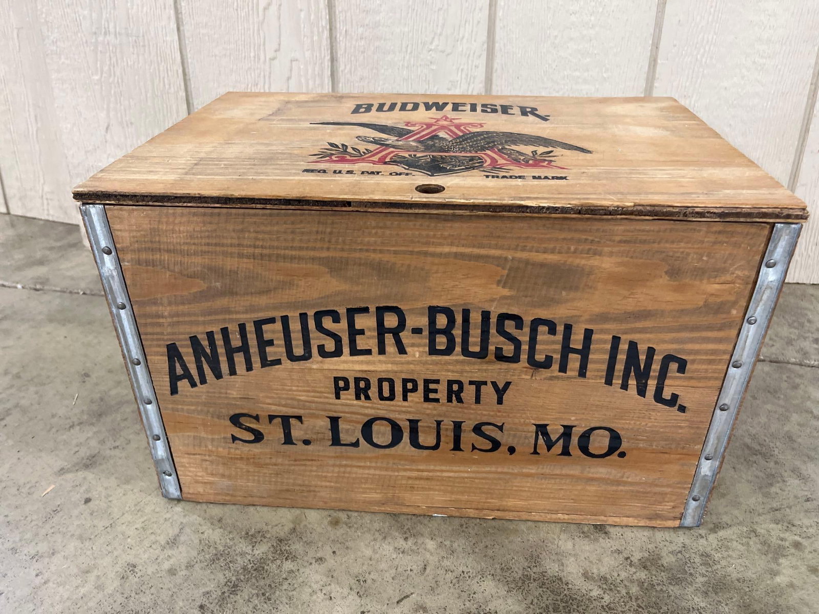 Vtg Budweiser Crate w/ Checkerboard Lid: 18x12x11 This storage crate features promotional branding for Anheuser-Busch, Inc. and the Budweiser brand. The item is constructed of natural-finish wood with metal corner strapping secured by