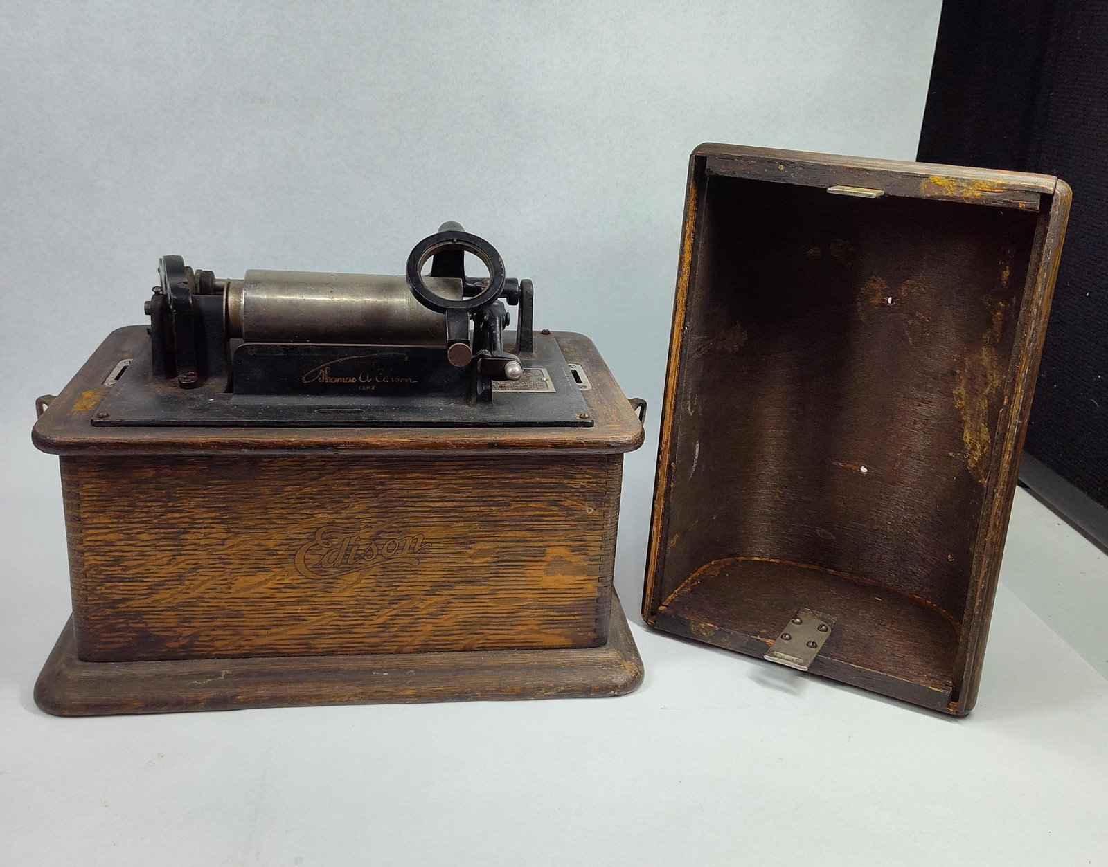 Edison Model B Oak Cylinder Phonograph (1 of 9)