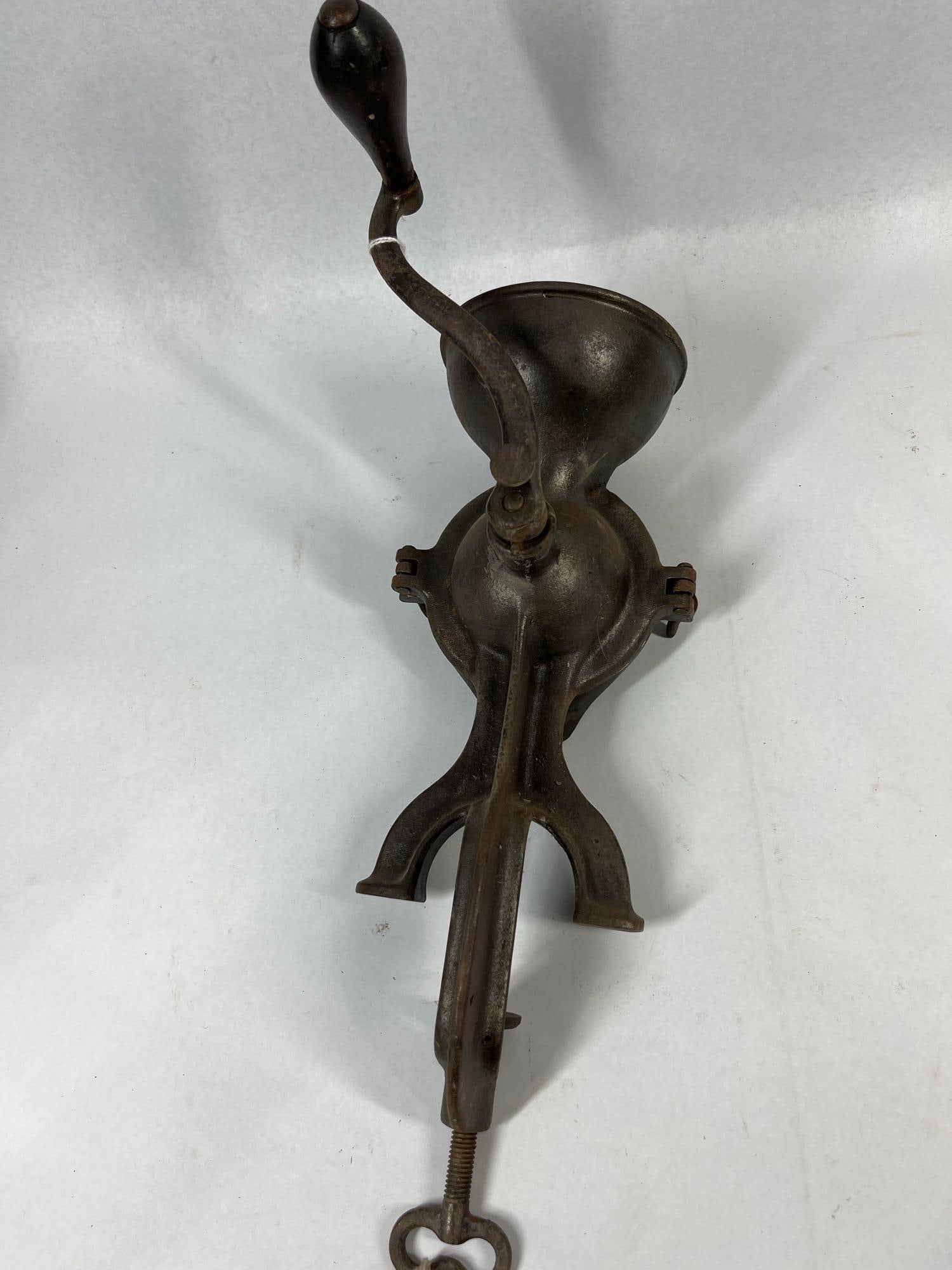 Antique Cast Iron Coffee/Spice Grinder (1 of 5)