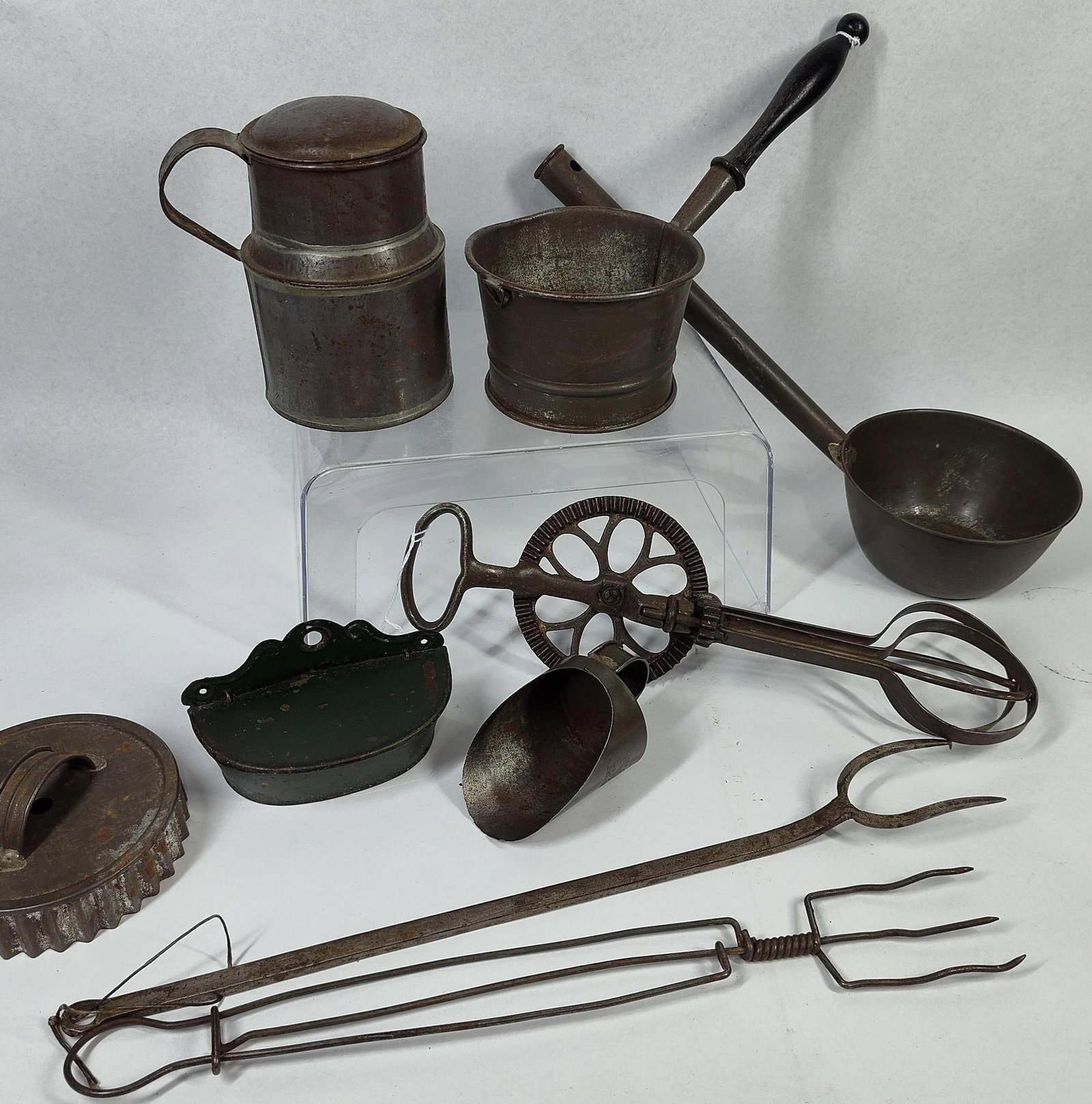 American Kitchen Utensils & Tinned Iron (1 of 6)