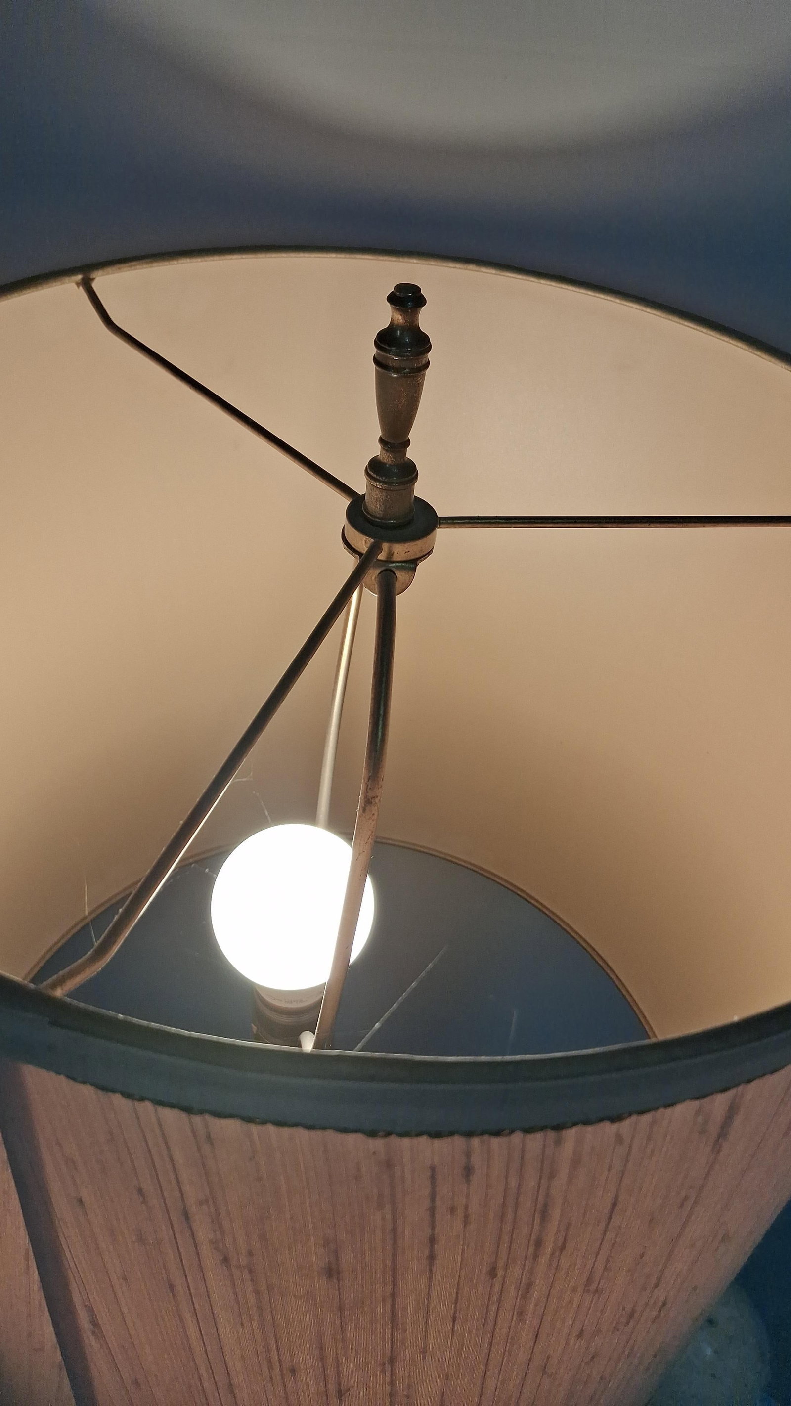 Neoclassical Bronzed Column Table Lamp - 4