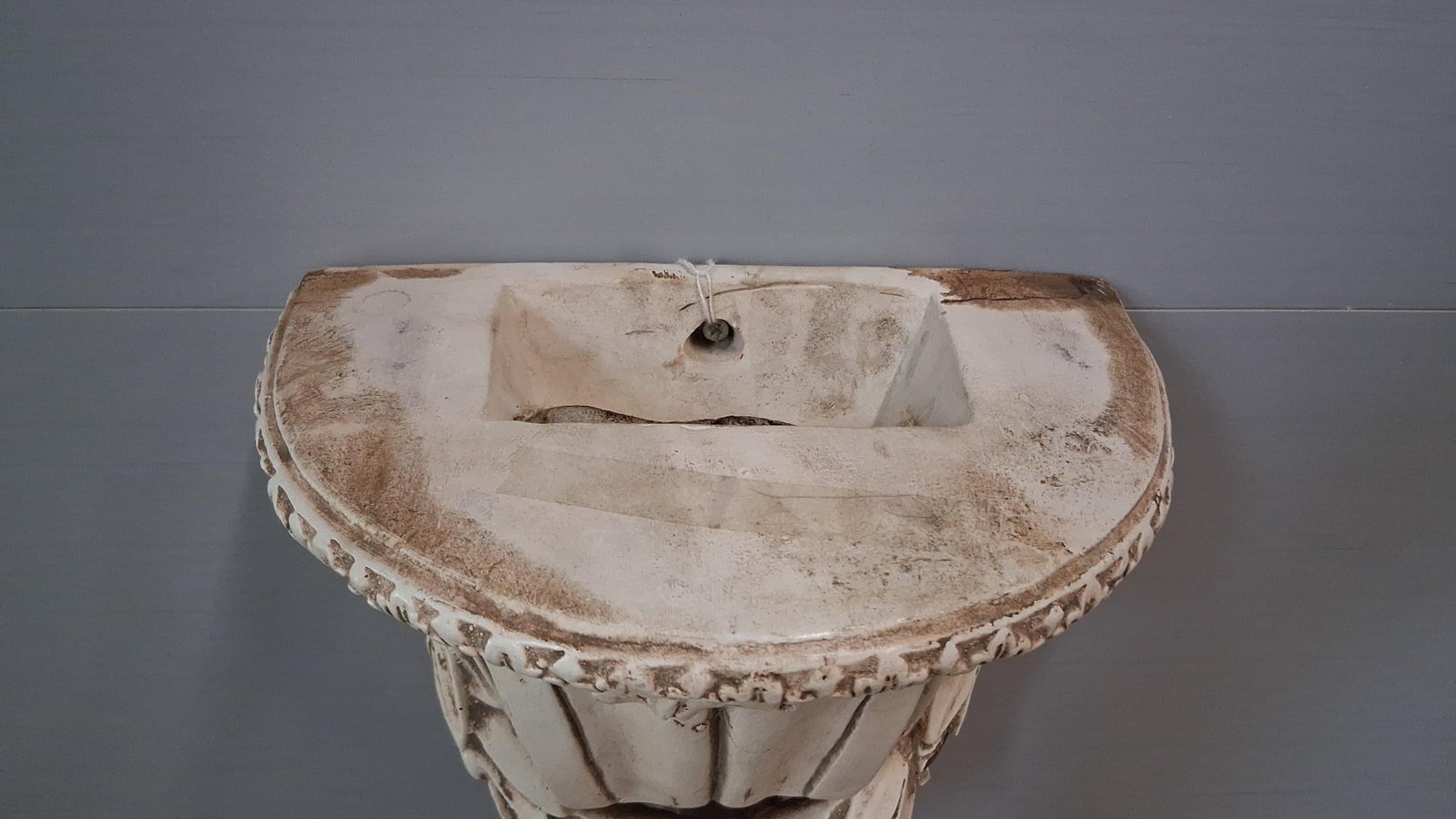 Neoclassical Wall Bracket w/ Pineapple - 4