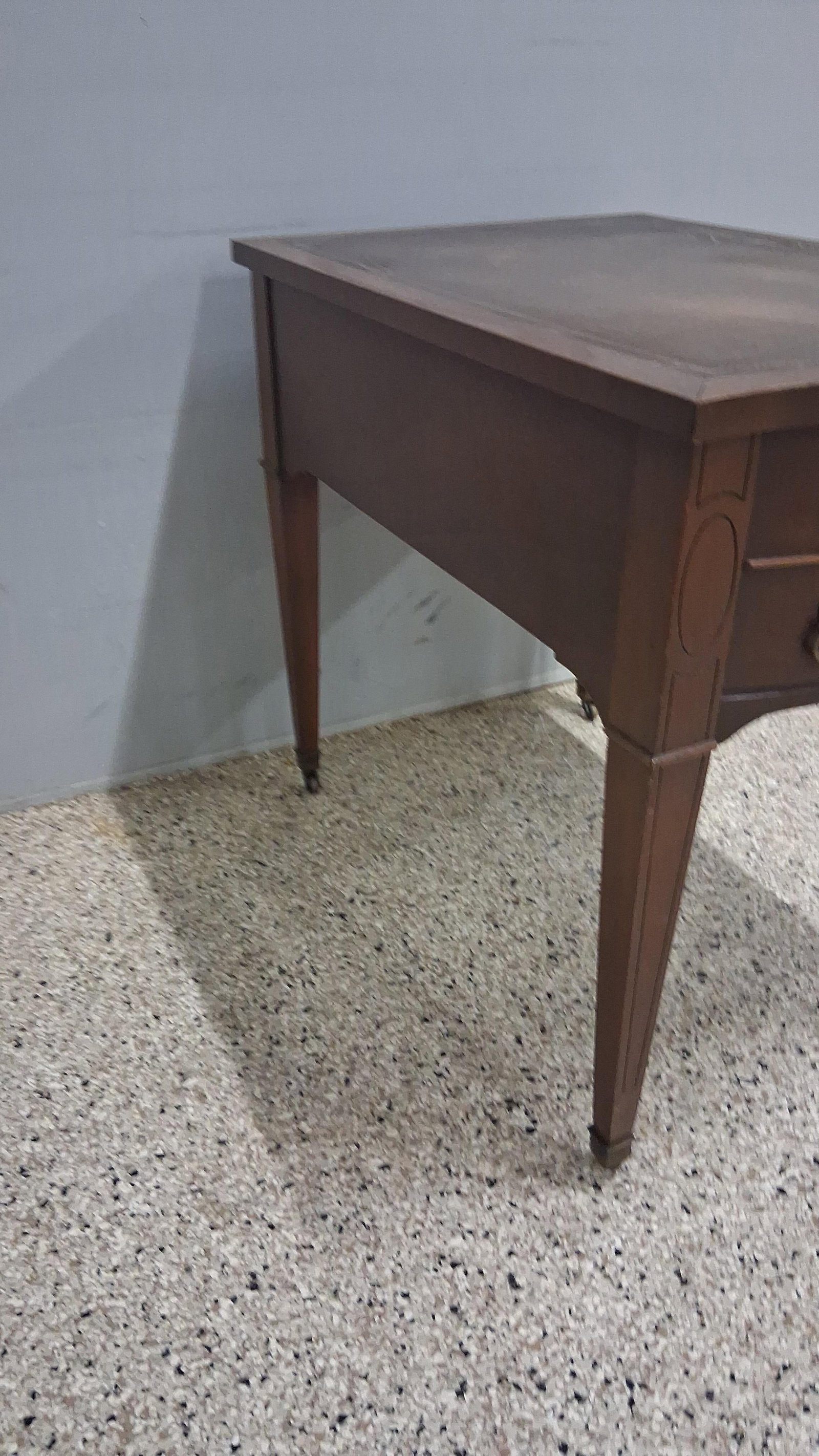Imperial Mahogany Bow-Front Side Table - 4