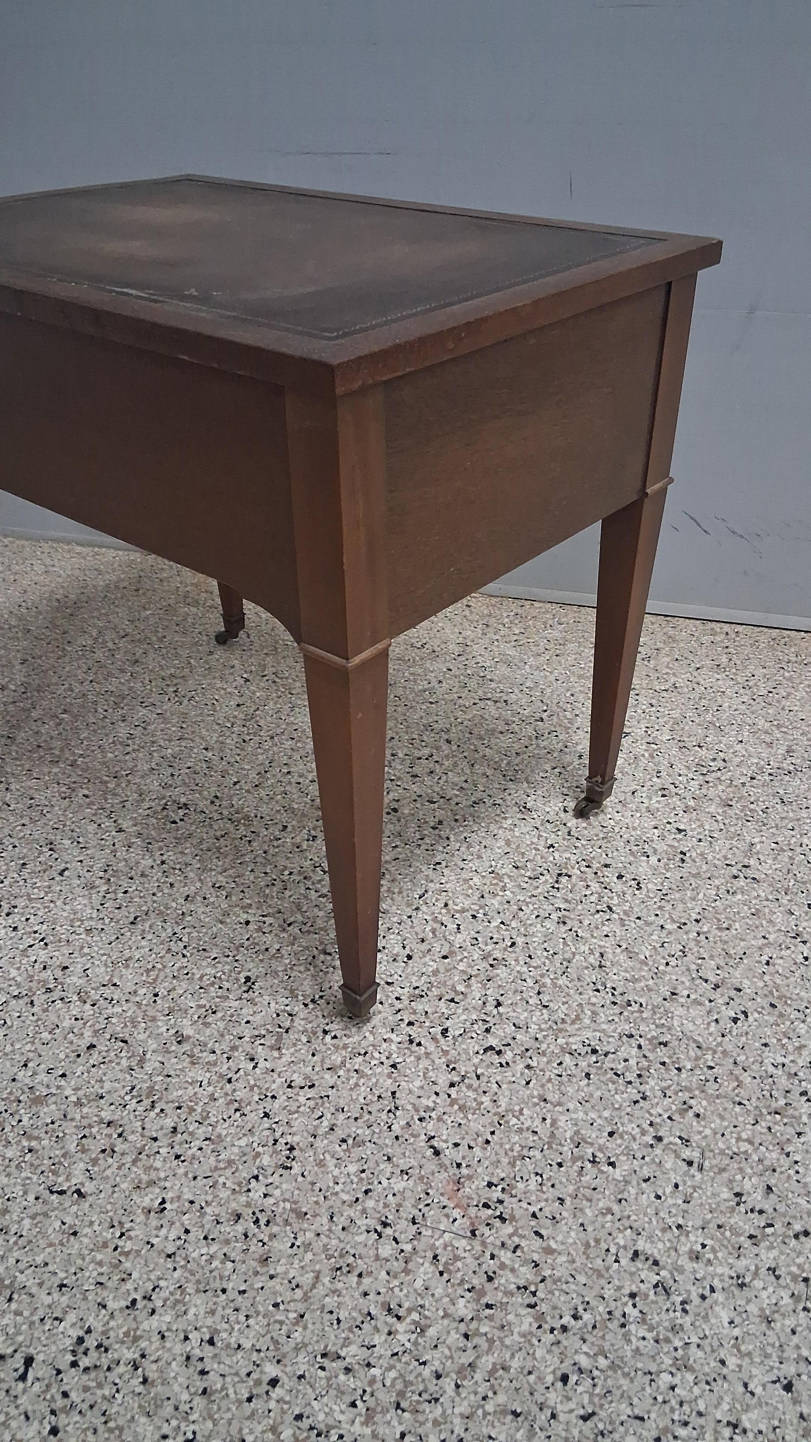 Imperial Mahogany Bow-Front Side Table - 7
