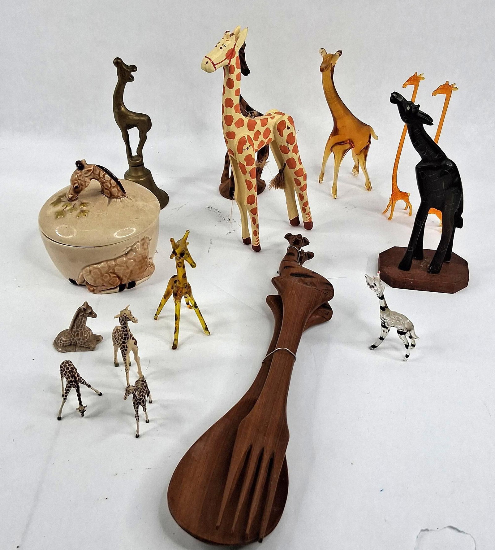 16 Giraffe Figurines & Collectibles (1 of 10)