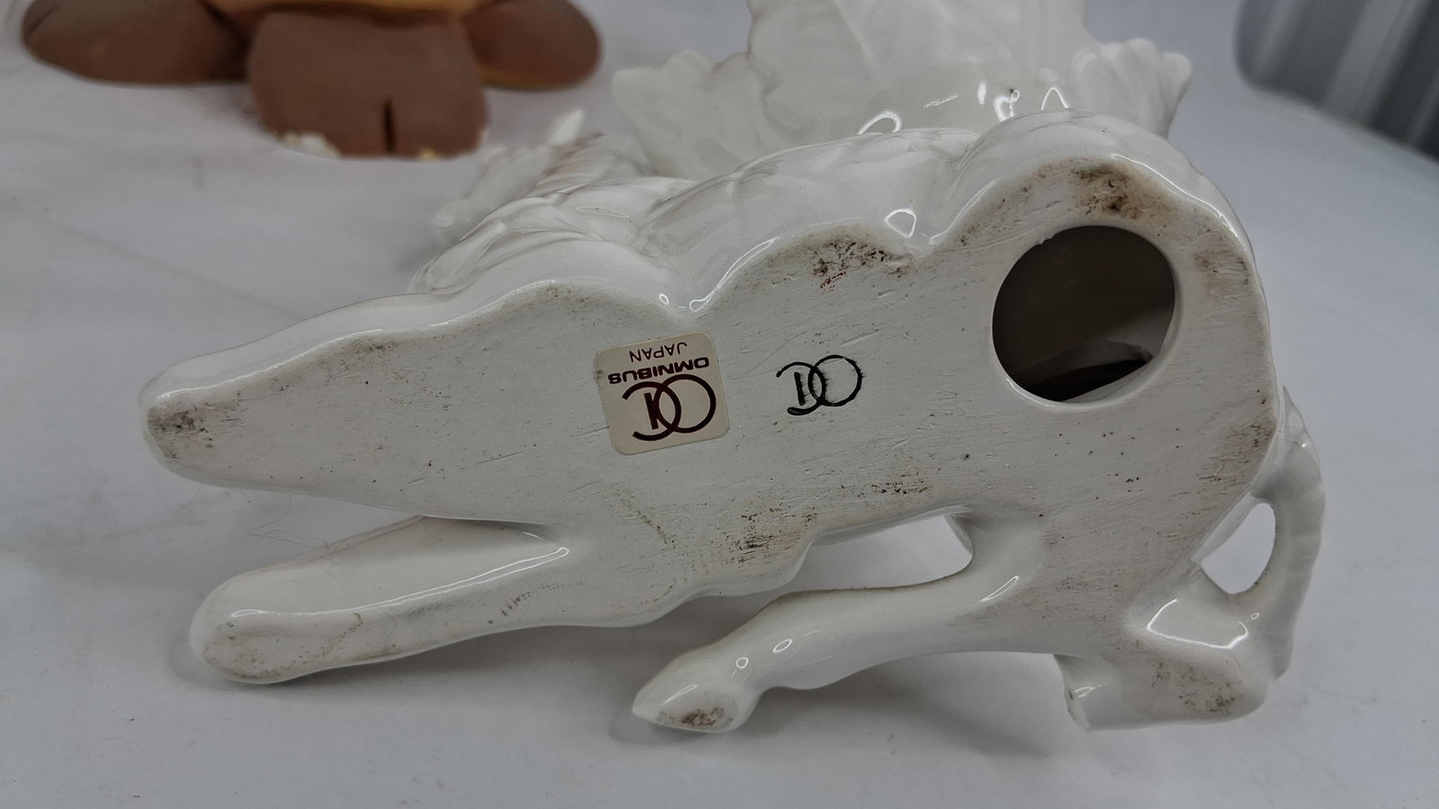 Giraffe-Themed Ceramic Items - 6