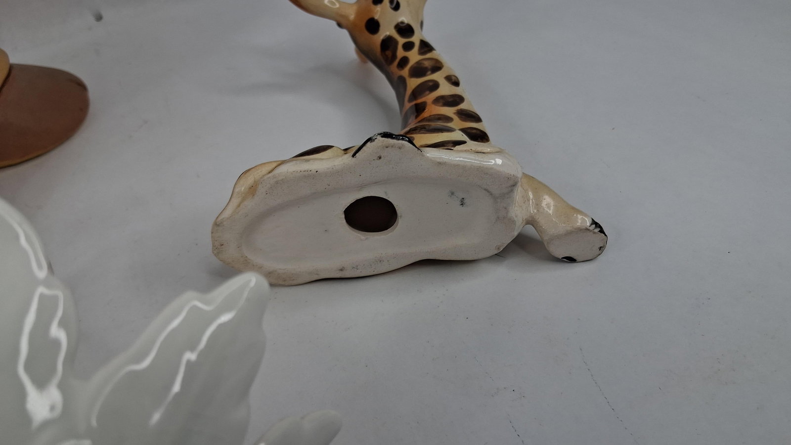 Giraffe-Themed Ceramic Items - 7