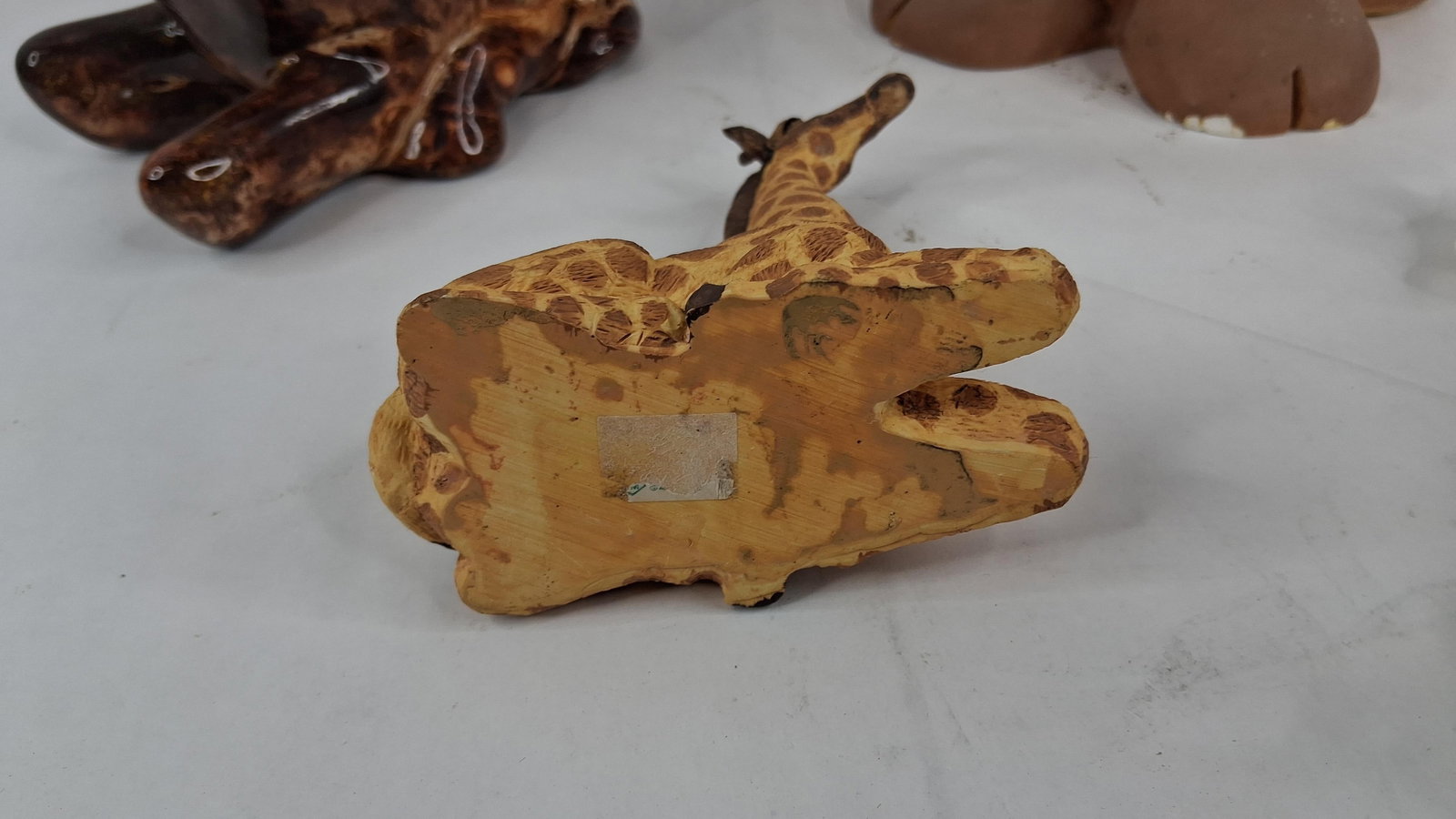 Giraffe-Themed Ceramic Items - 8