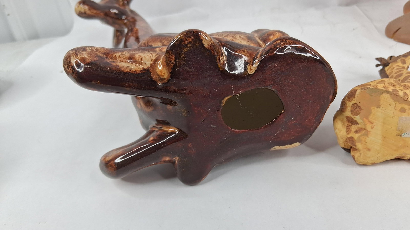 Giraffe-Themed Ceramic Items - 9