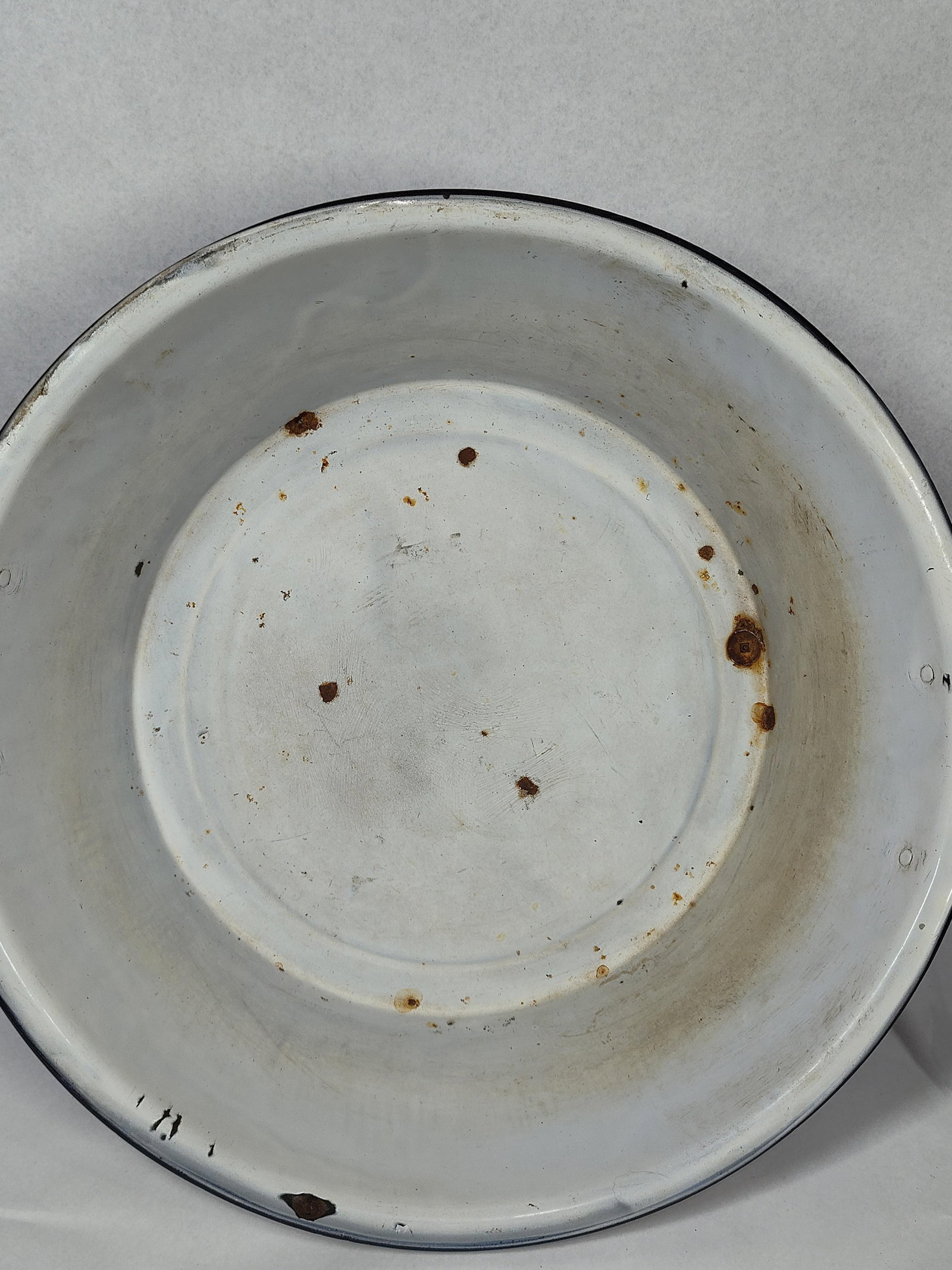 Swirled Enamelware Double Handled Basin - 2