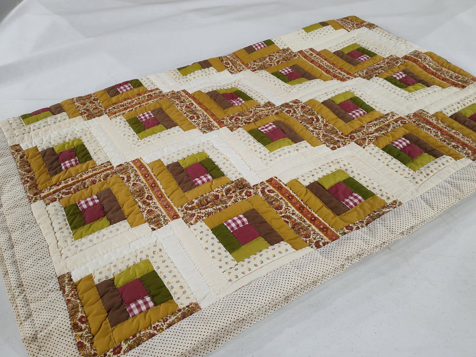 Hand-Quilted Log Cabin Patchwork Quilt - 2