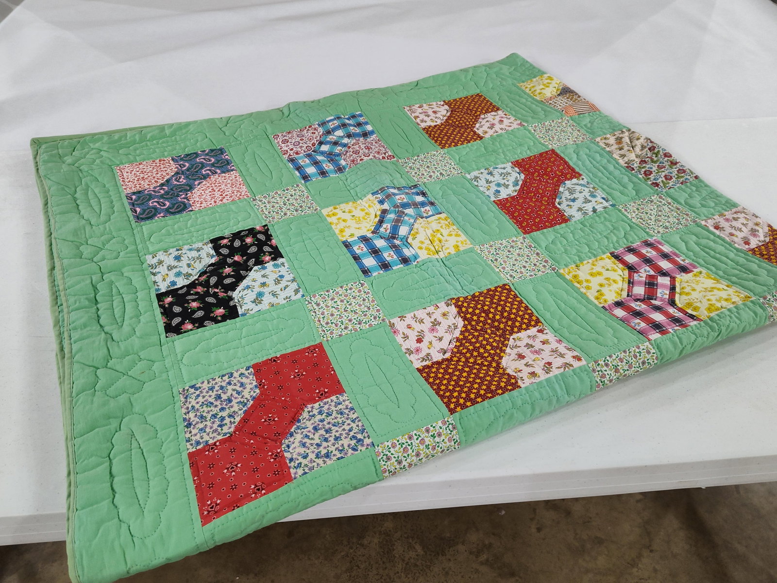 Mid-Century Bowtie Patchwork Quilt - 3