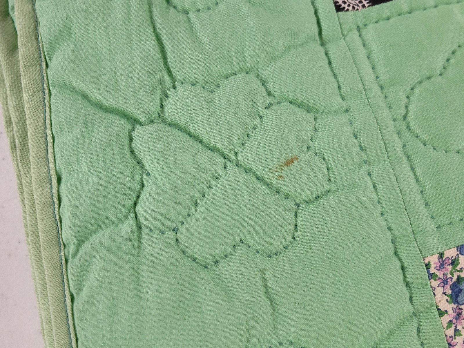 Mid-Century Bowtie Patchwork Quilt - 4
