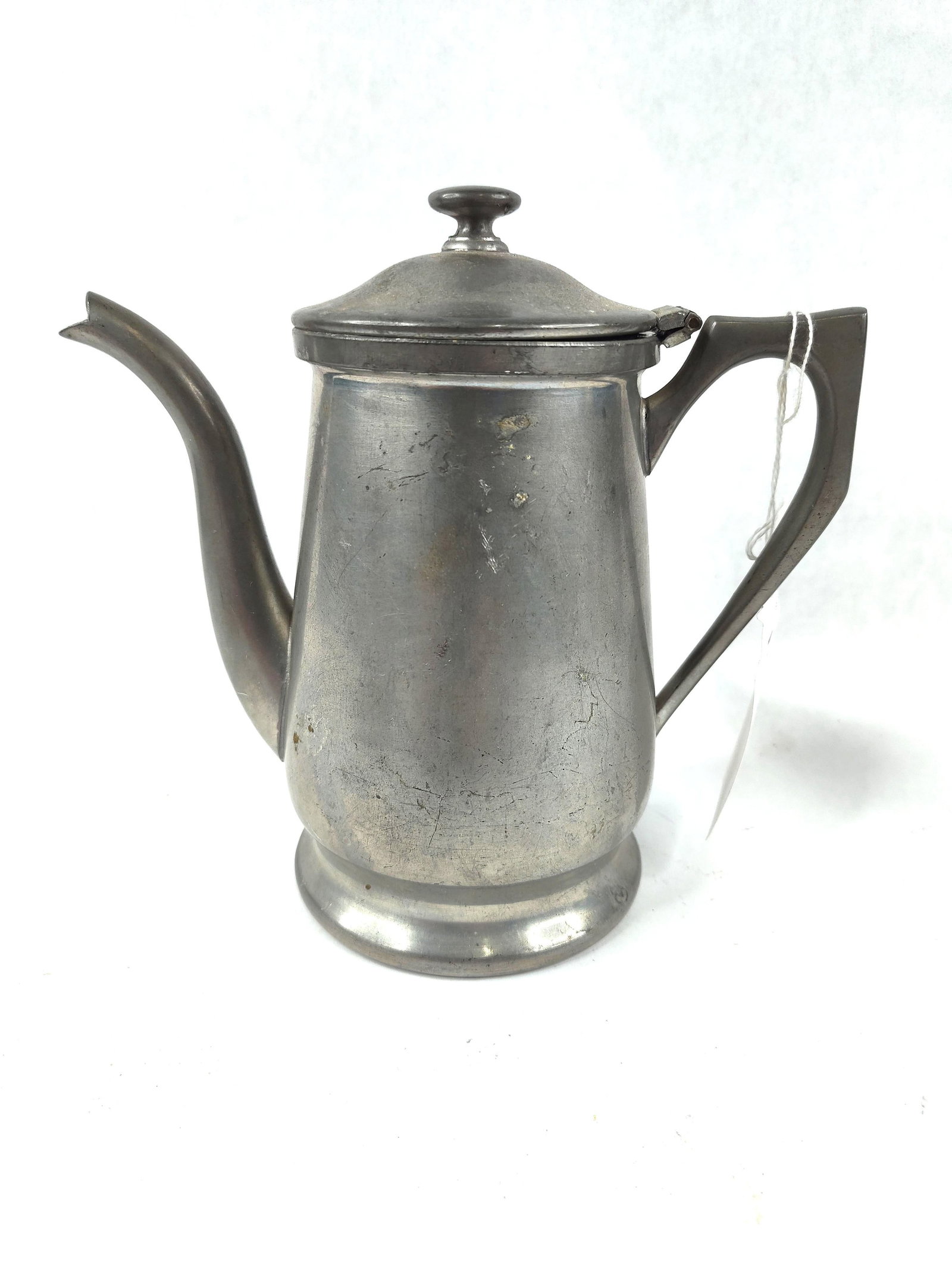 Continental Silver Co. Pewter Coffeepot: Continental Silver Co. hammered pewter coffeepot, model 521. This American Arts and Crafts style vessel features a tall, tapering cylindrical body characterized by a hand-hammered texture throughout.