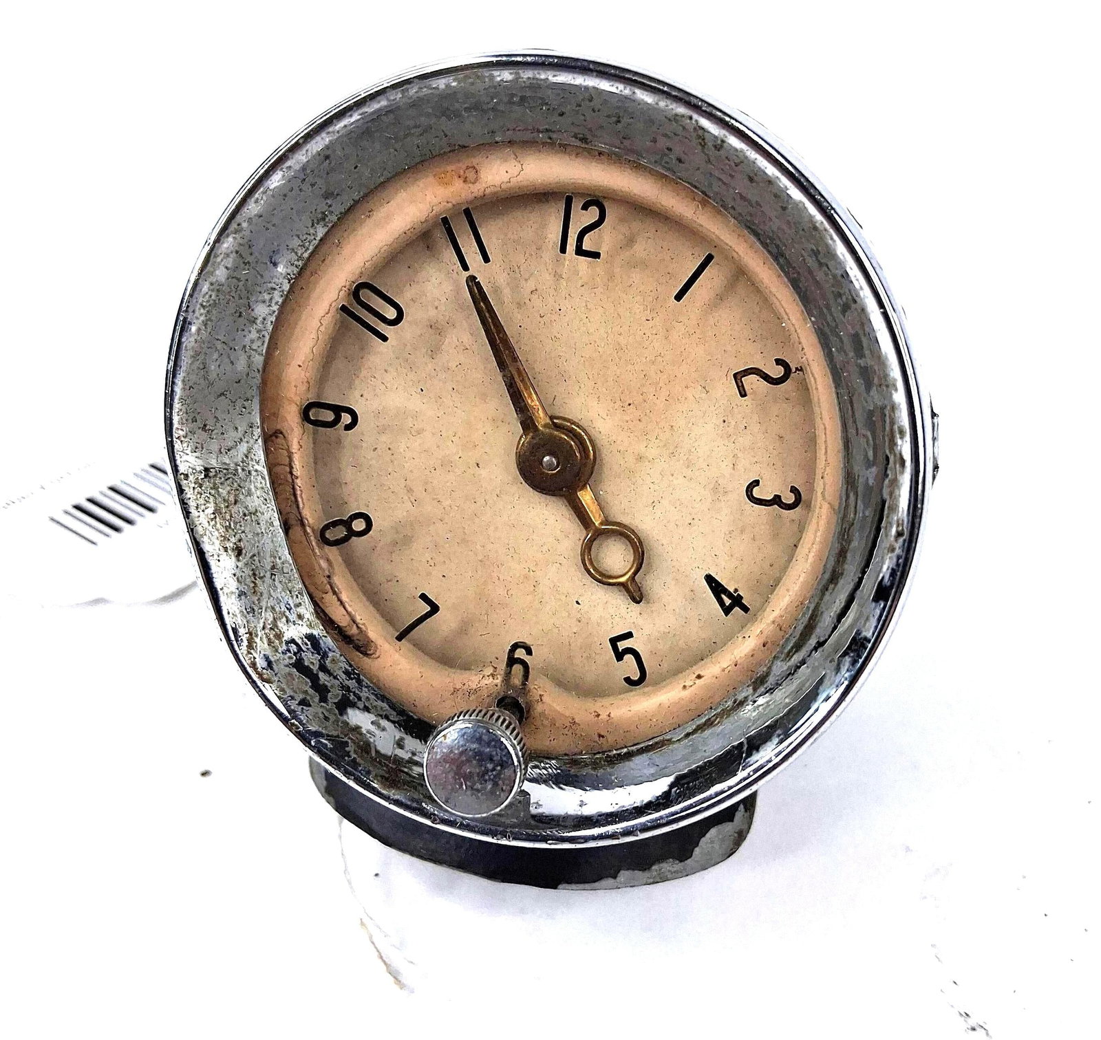 Borg 1949-52 Oldsmobile Dash Top Clock: A automotive dash-top accessory clock manufactured by the Borg Clock Division of the George W. Borg Corporation, specifically designed for 1949 through 1952 Oldsmobile models. The timepiece is housed