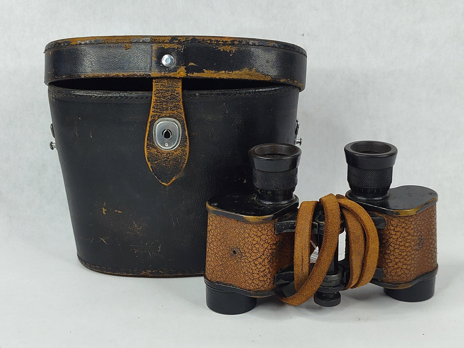 Bausch & Lomb US WWII 6x30 Binoculars (1 of 6)