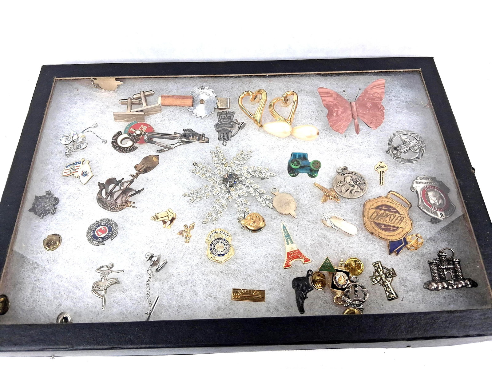 Vtg Corp, Relig & Nov Pins & Brooches (1 of 8)