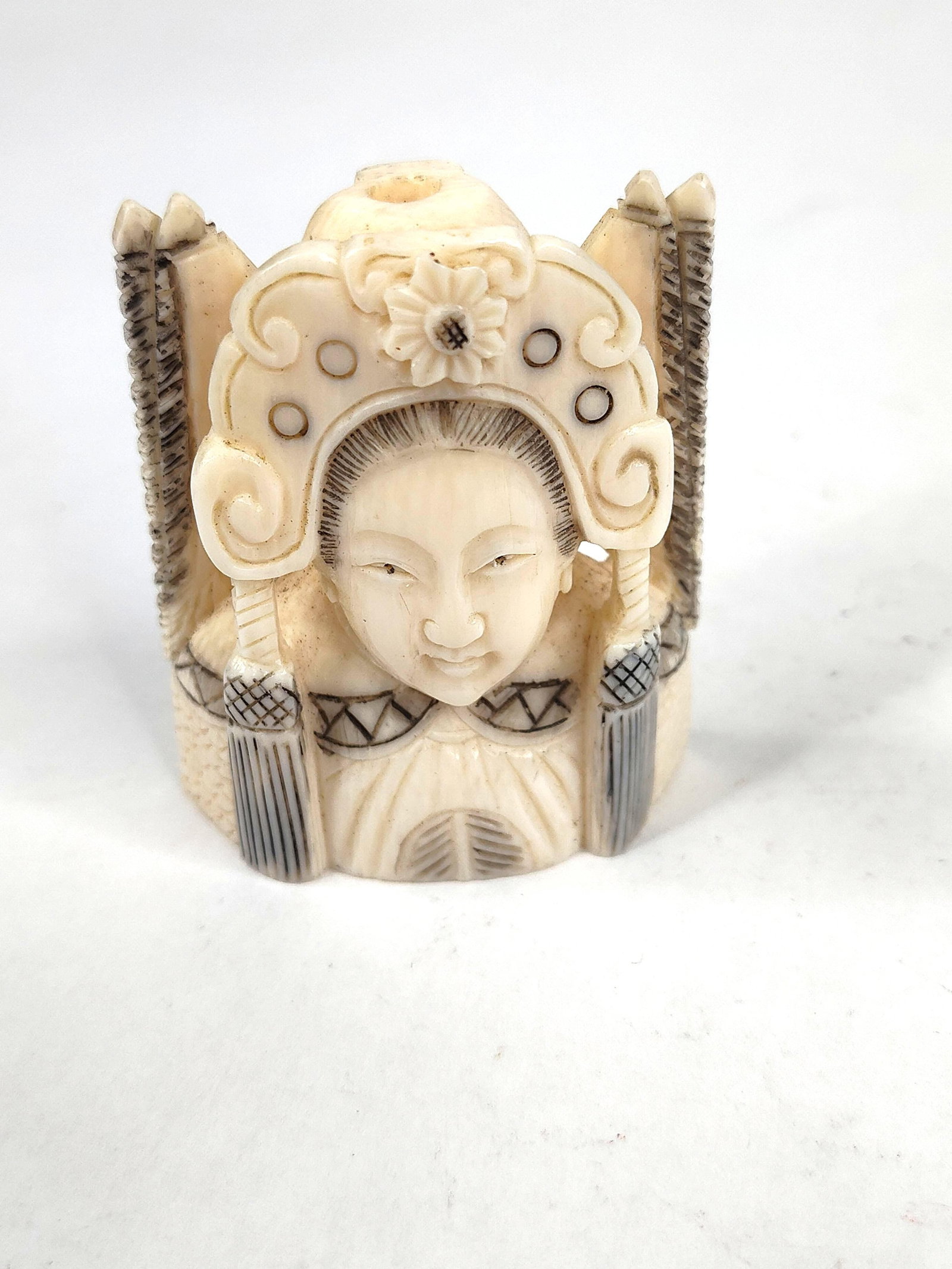 Meiji Japan Ivory Figure Snuff Bottle: A hand-carved natural material snuff bottle depicting a female theatrical character in traditional Japanese dress. The figure is rendered wearing elaborate robes detailed with geometric and floral