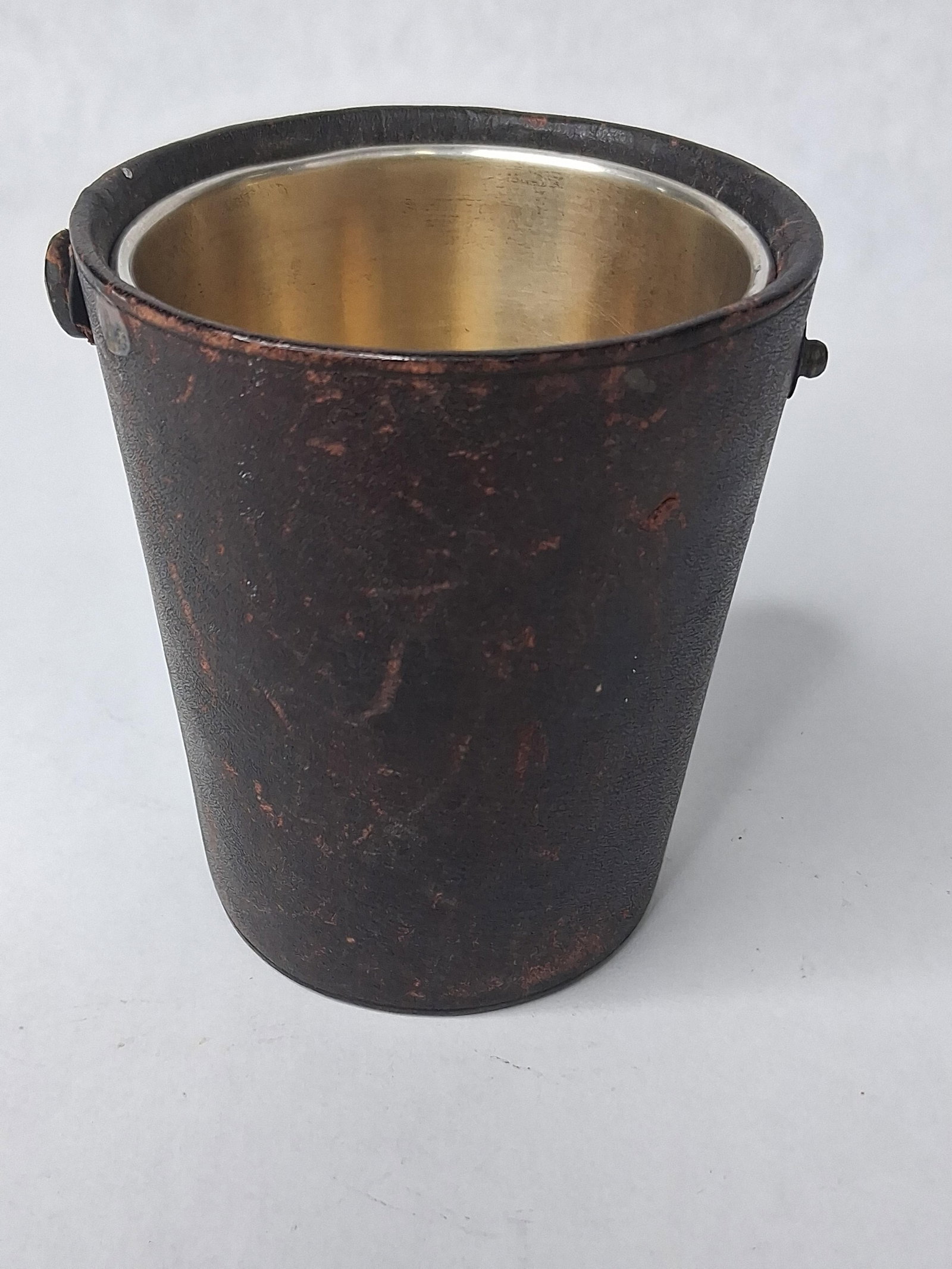 Gorham Str. Traveling Beaker w/ Case: This lot features a sterling silver traveling beaker or dram cup manufactured by the Gorham Manufacturing Company of Providence, Rhode Island. The beaker is of tapered, flared form with a gold-washed