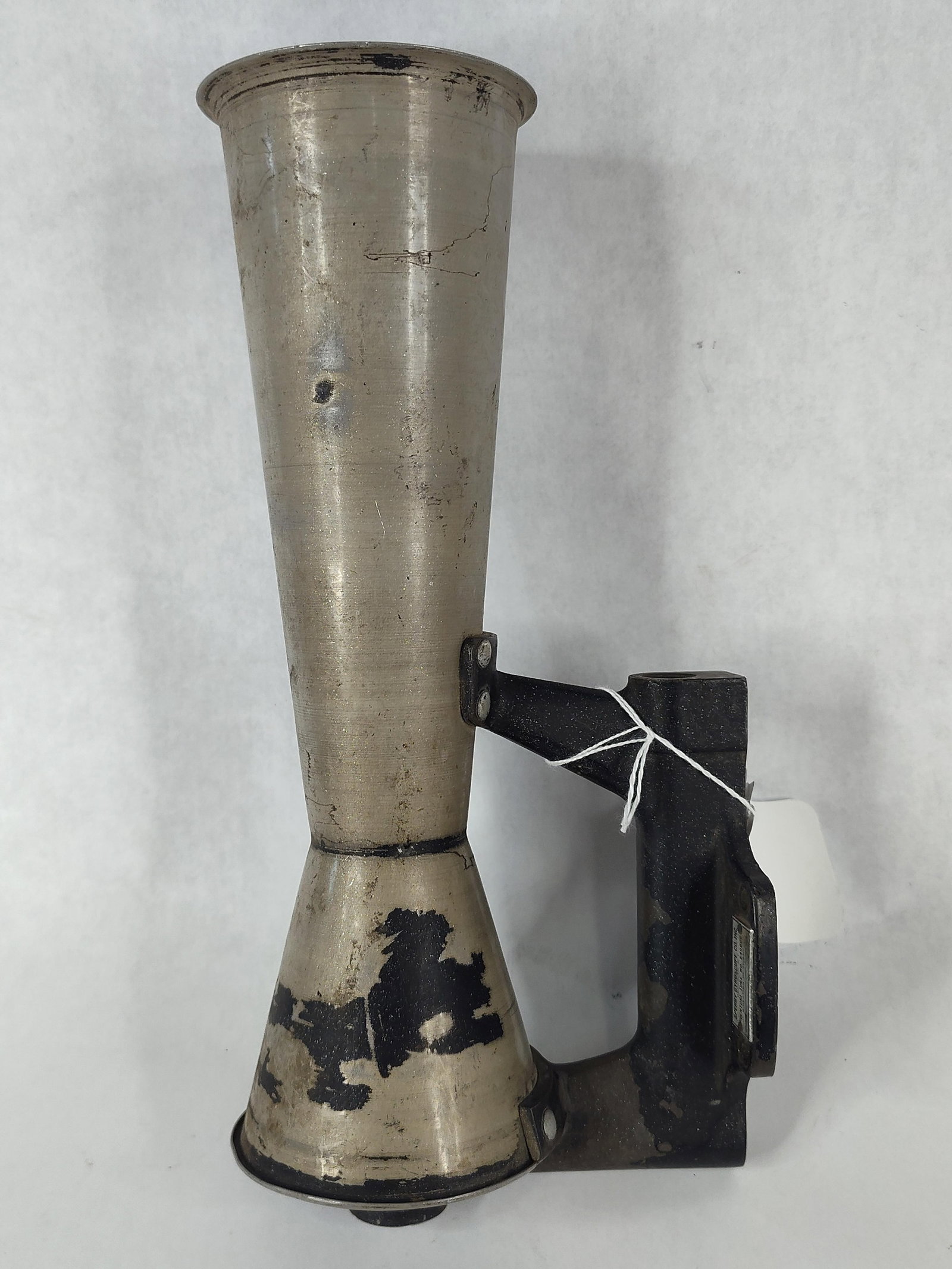 Strombos Co. Air Signal Horn w/ Bracket (1 of 4)
