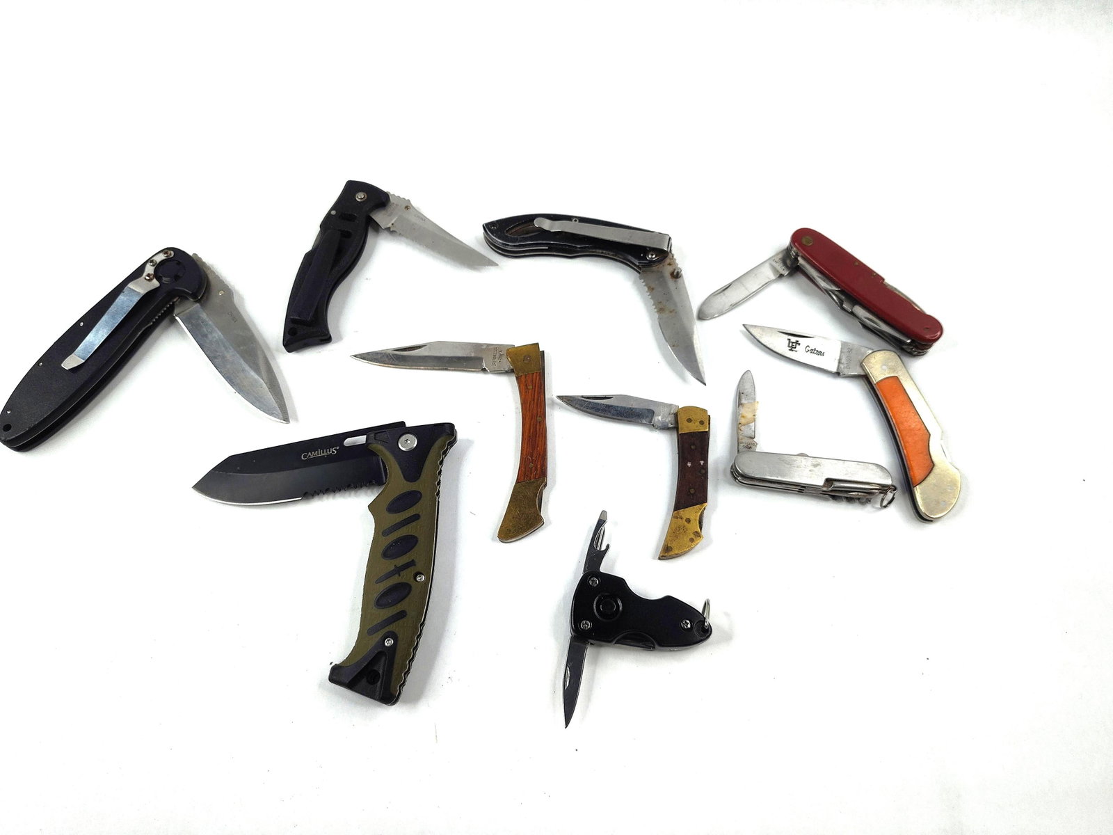 10 Camillus & Frost Knives & Tools: This collection of 10 folding pocket knives and multi-tools features a variety of utility, tactical, and traditional designs. Included is a Camillus tactical folder featuring a black-coated, partially