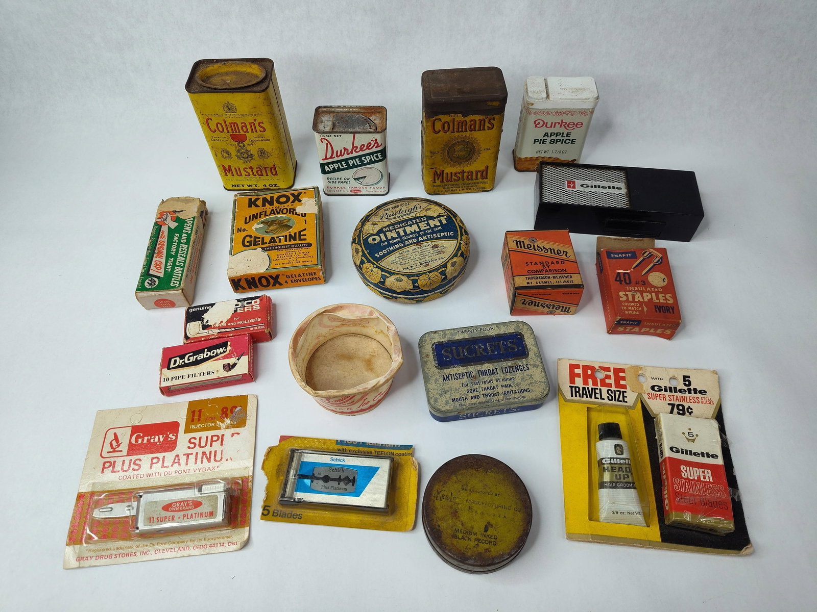 Vtg Advertising Tins & Mid-C. Packaging: This collection features a variety of advertising tins, cardboard consumer packaging, and personal grooming items primarily dating from the mid-20th century. Kitchen and food items include two lithogr
