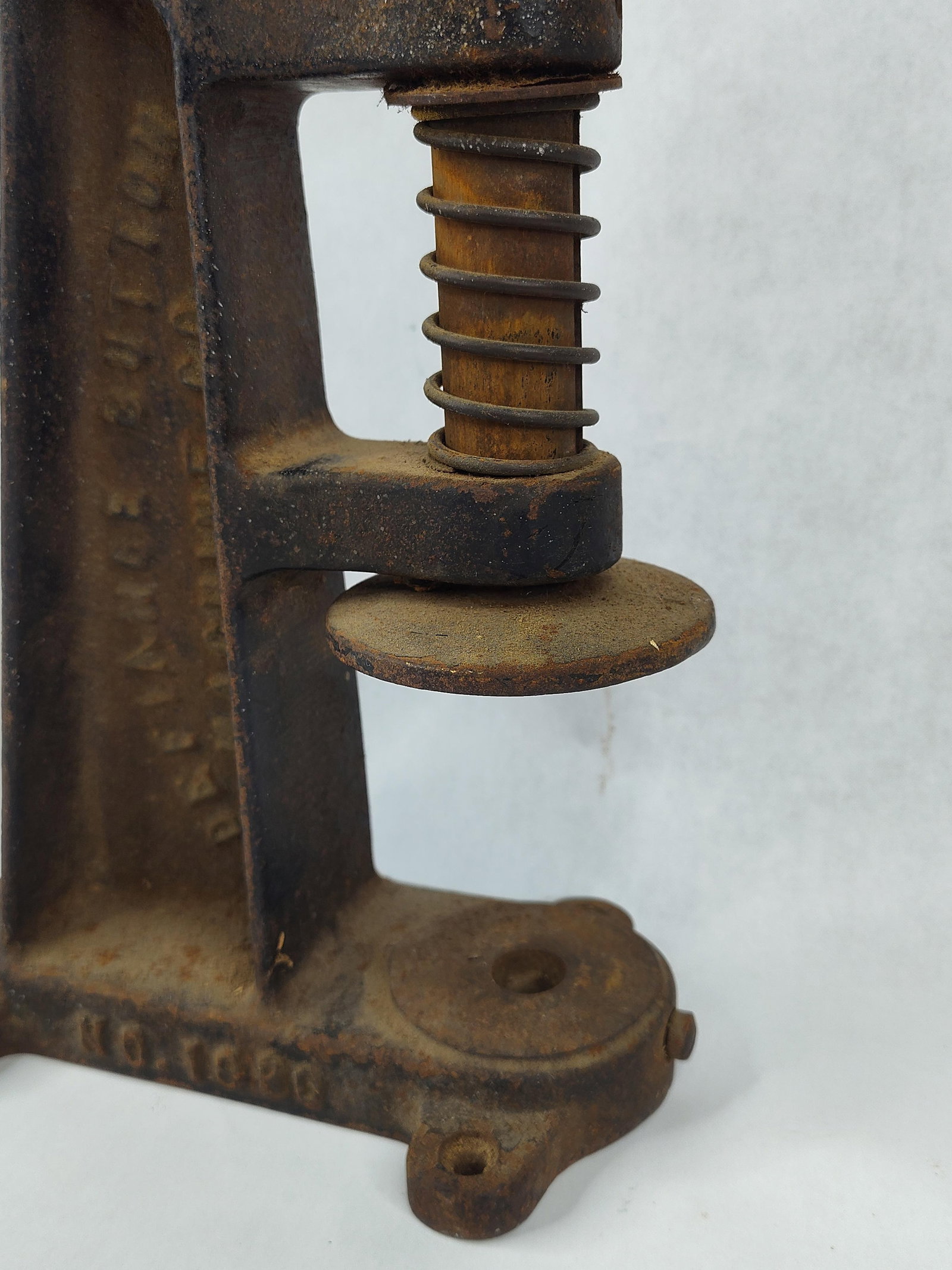 Defiance 1026 Cast Iron Button Press - 3