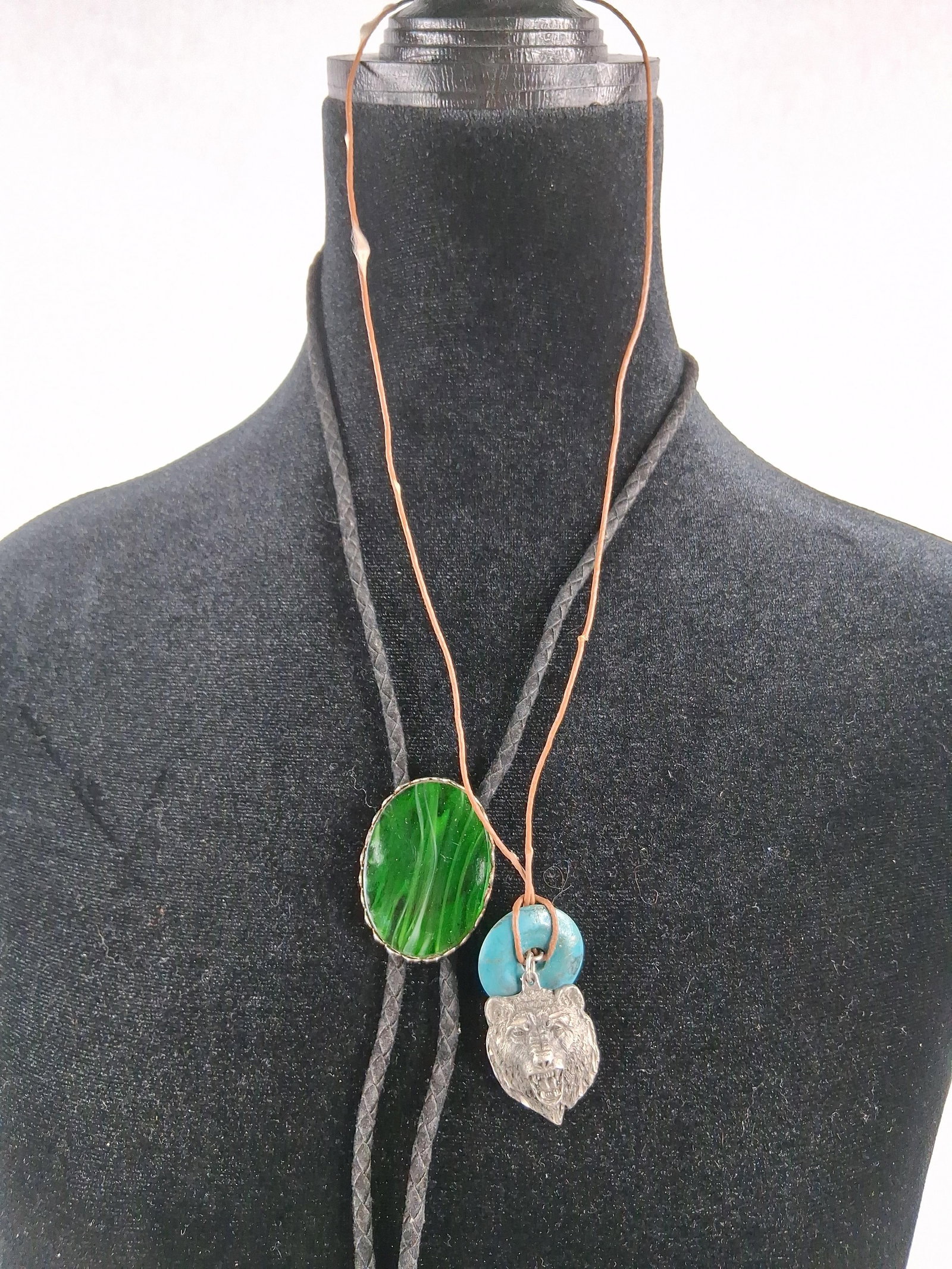 Siskiyou Bear Pendant & Slag Glass Bolo (1 of 7)
