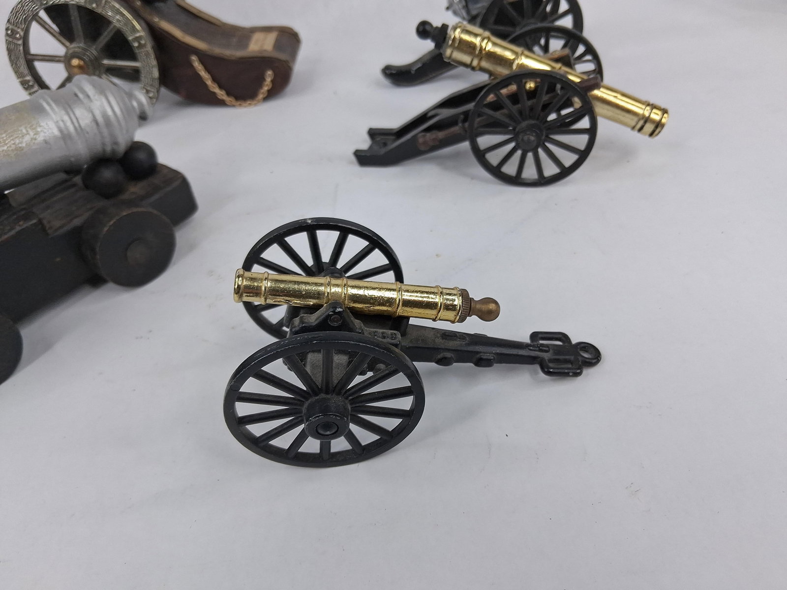 5 Miniature Model Cannons & Lighter - 10