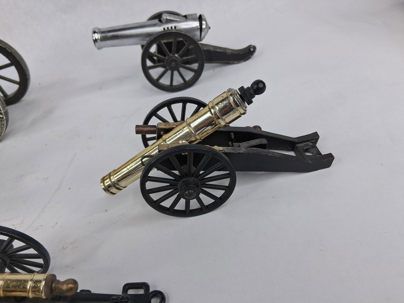 5 Miniature Model Cannons & Lighter - 3
