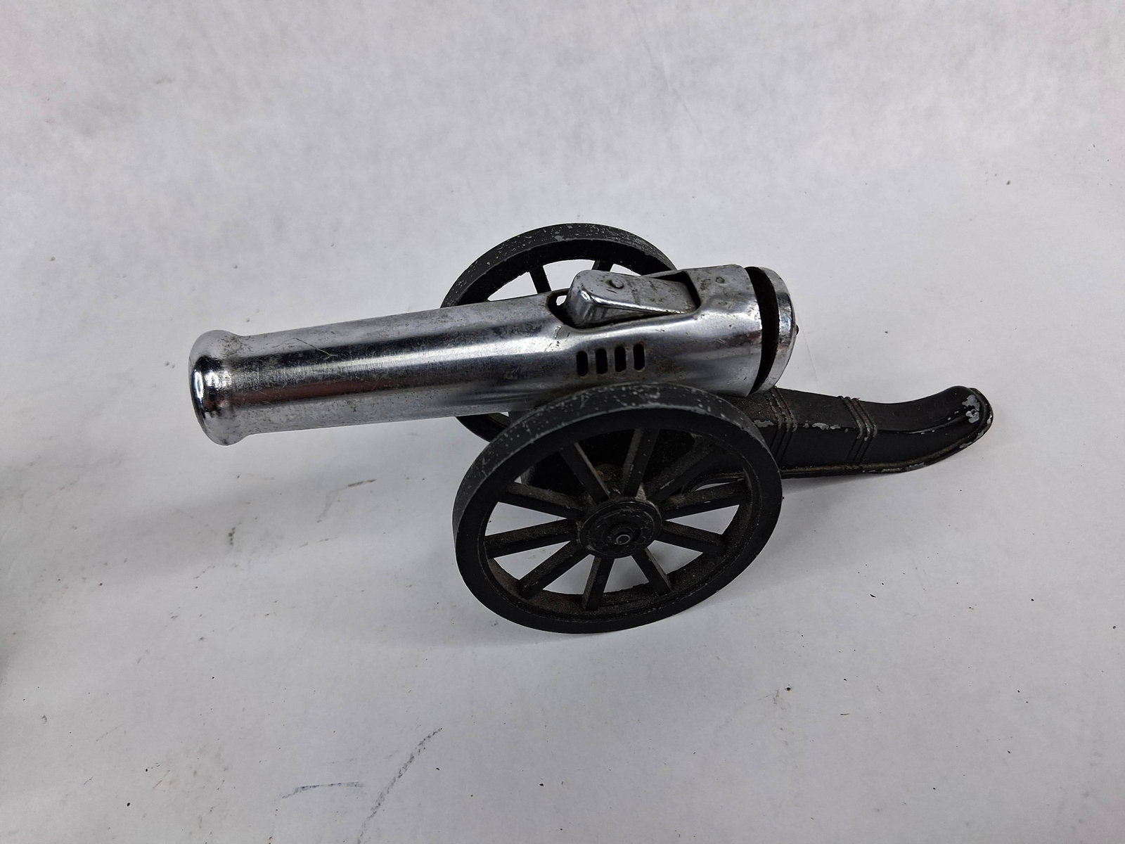 5 Miniature Model Cannons & Lighter - 5