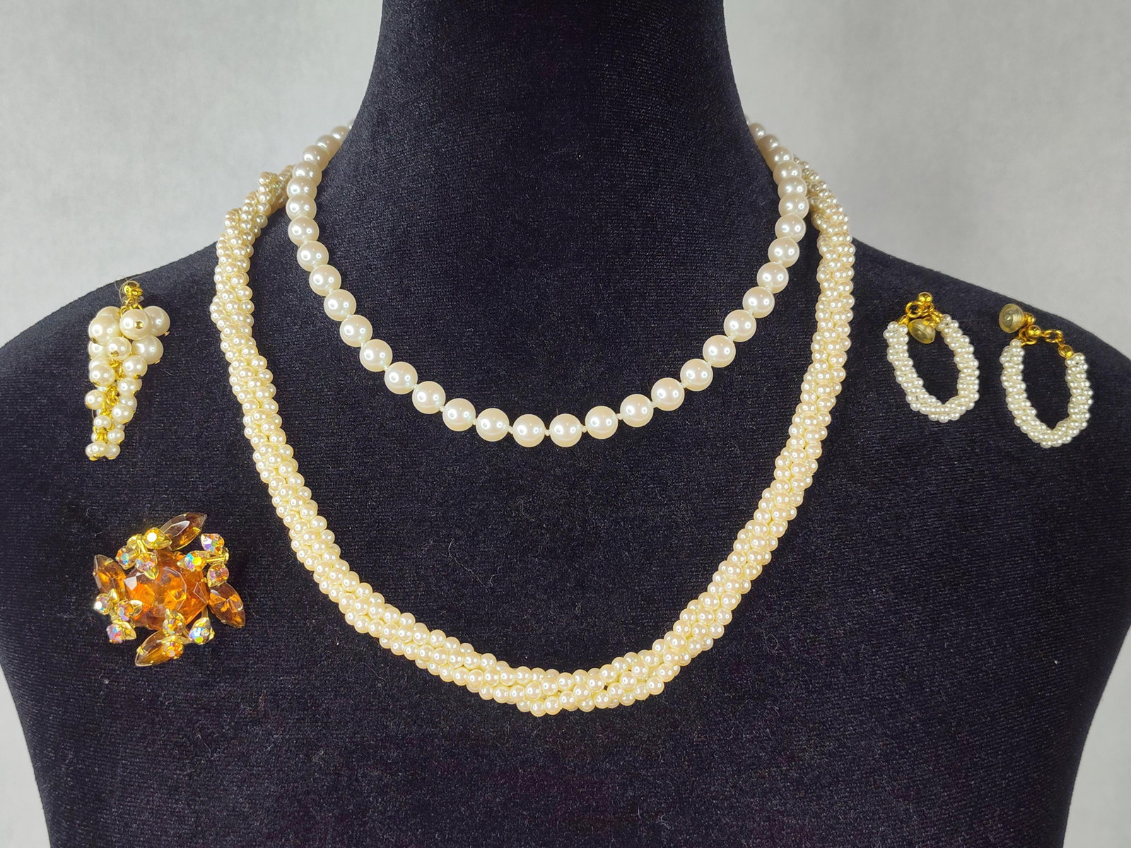5-Pc Mid-C. Faux Pearl & Rhinestone Set: This collection of mid-century costume jewelry consists of five coordinated pieces featuring cream-colored faux pearls and gold-tone base metal hardware. The group includes two necklaces: a