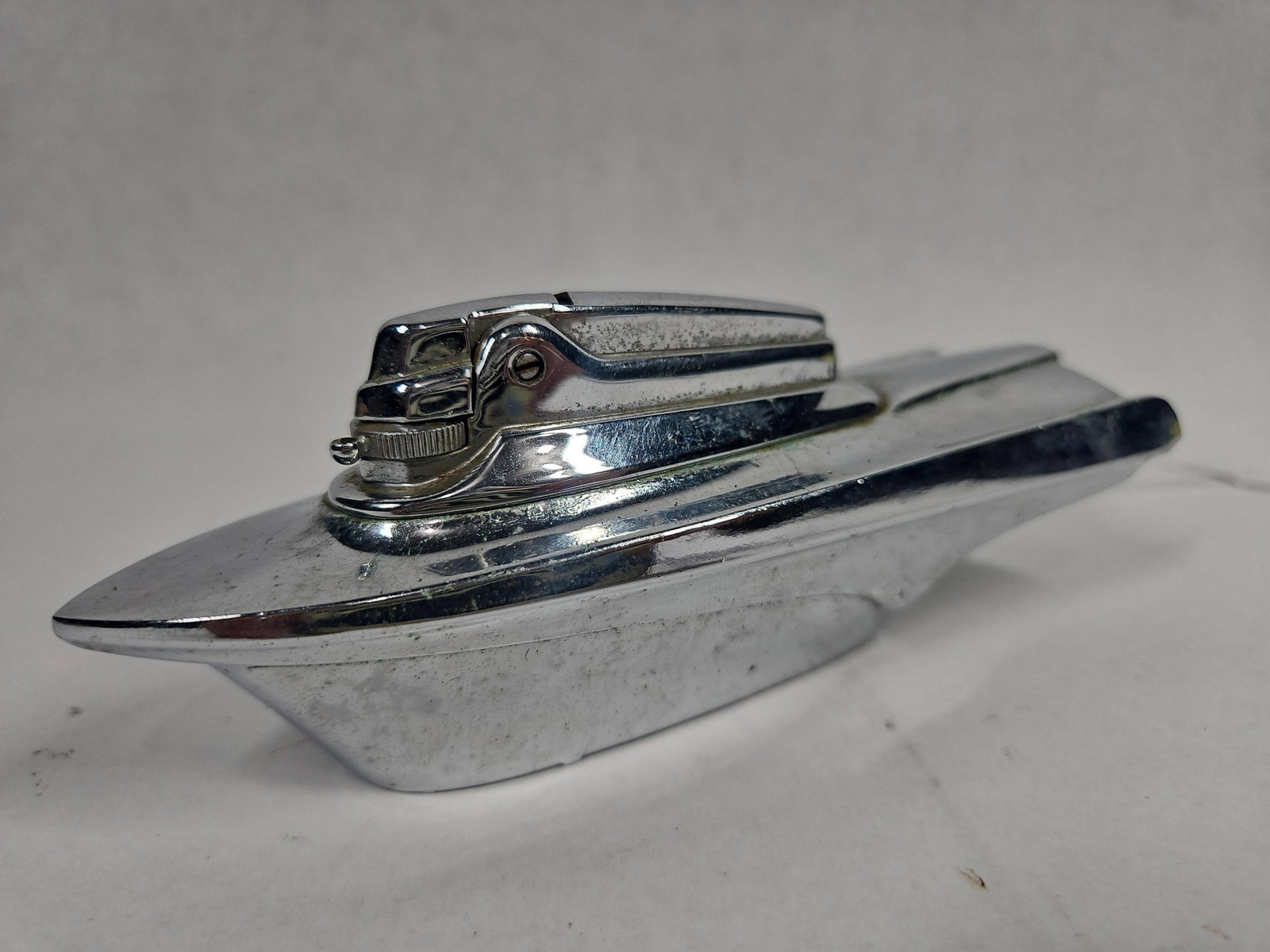 Ronson Futura Boat-Shaped Table Lighter (1 of 5)