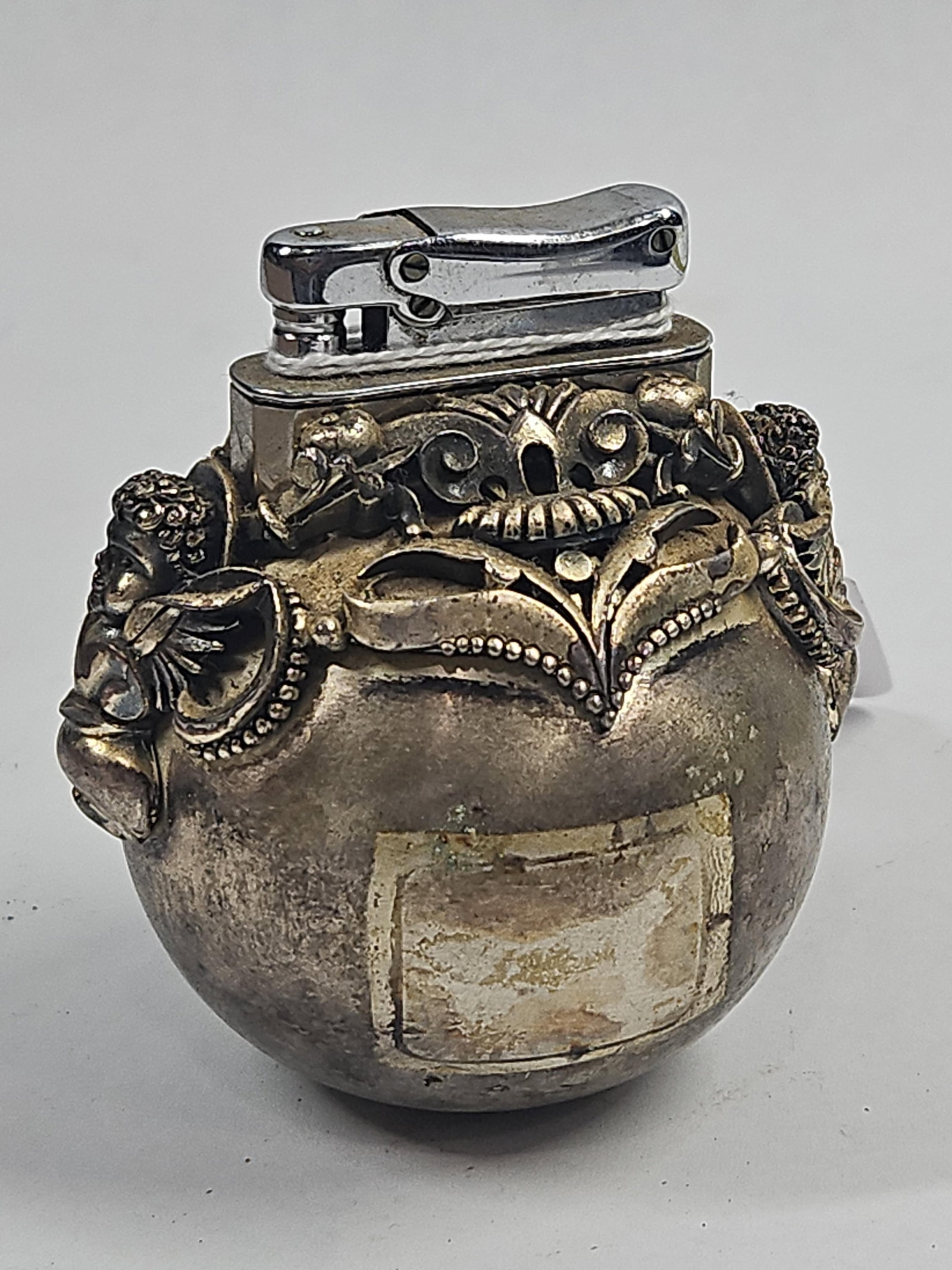 Vtg Silver Toned Cherub Table Lighter - 2